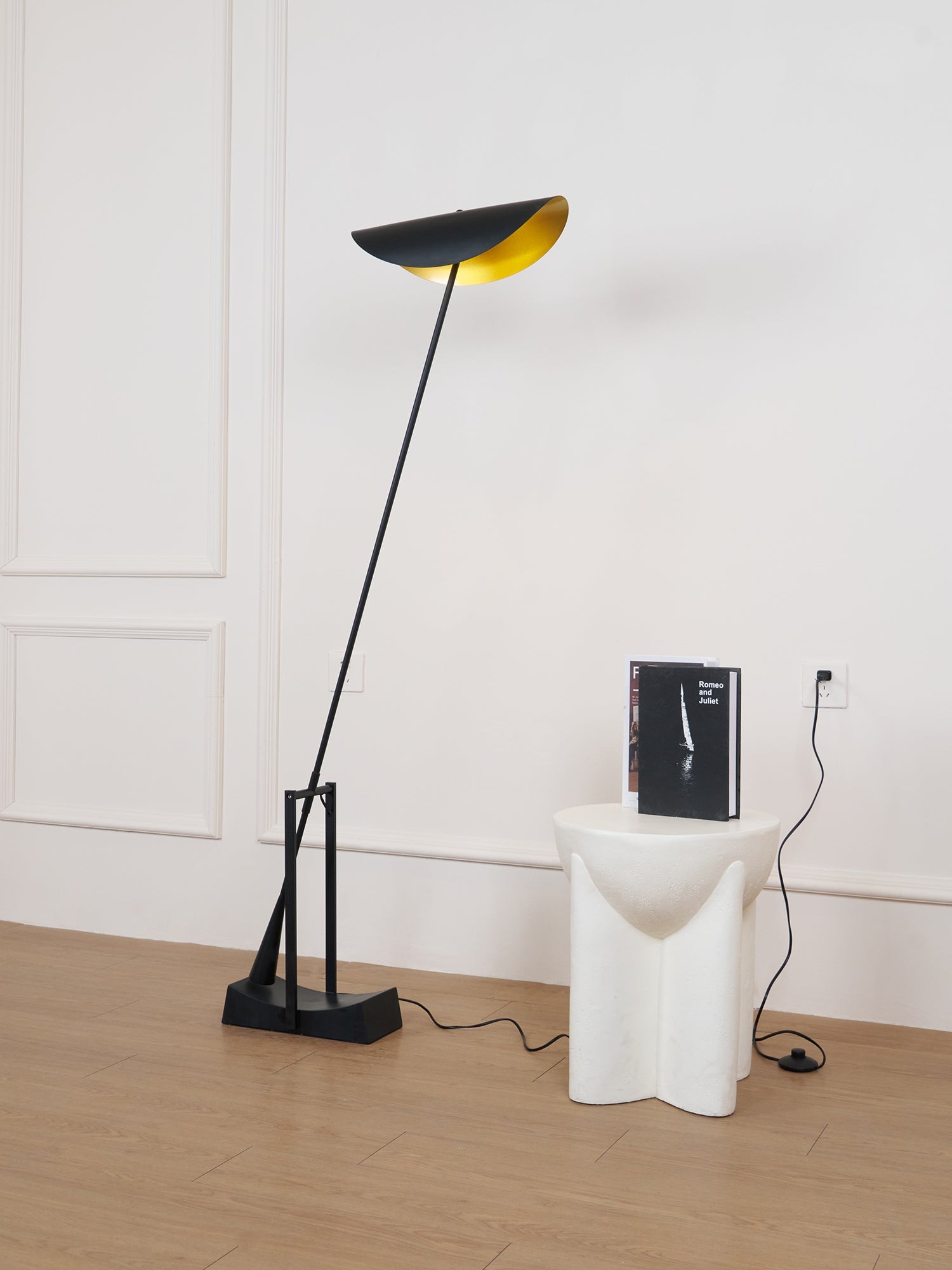 Nordic Creative Inclined Metalen Vloerlamp HL823