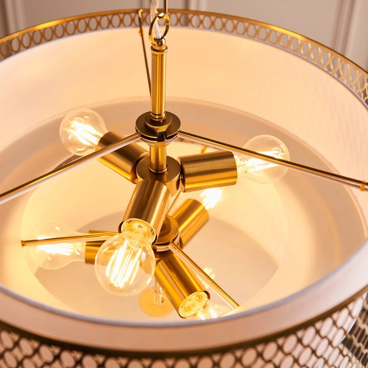 Liorin Geometrische Hanglamp - Moderne Hanglamp met Metalen en Stoffen Kap en Opengewerkt Sierwerk voor Interieurs HL2100