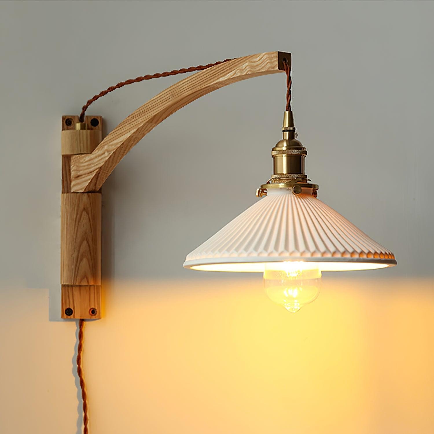 Walnoot Taps Toelopende Geribbelde Keramische Zwenkarm Wandlamp HL1077