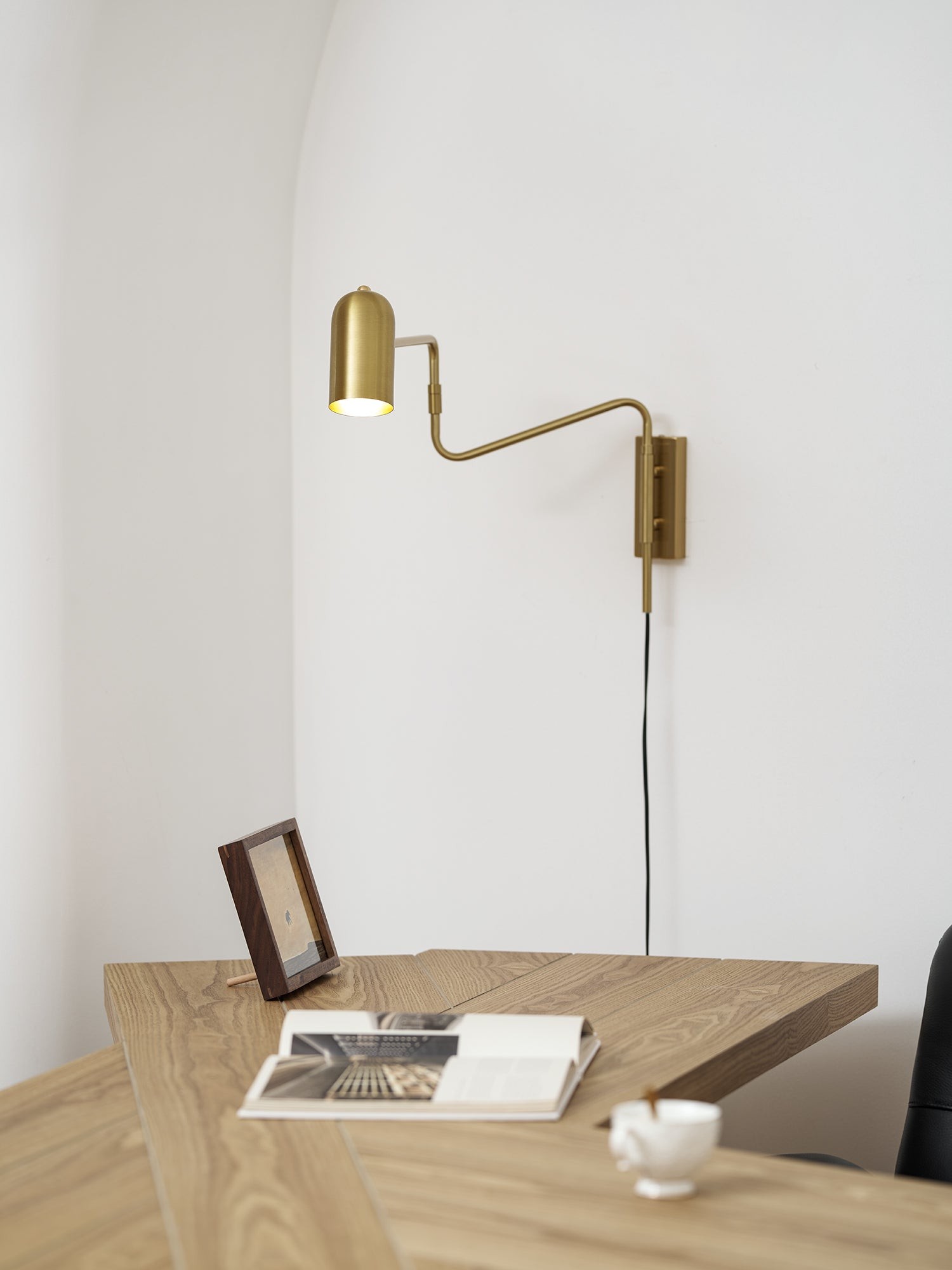Verstelbare arm wandlamp met stekker HL2924