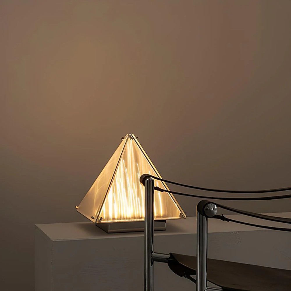Getextureerde Glazen Piramide Tafellamp HL270