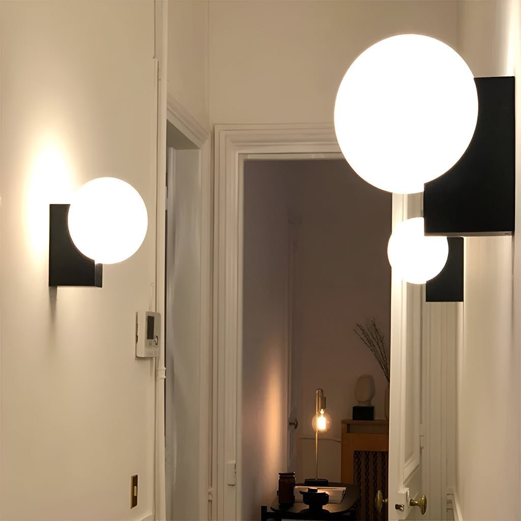 Minimalistische bolvormige wandlamp HL558