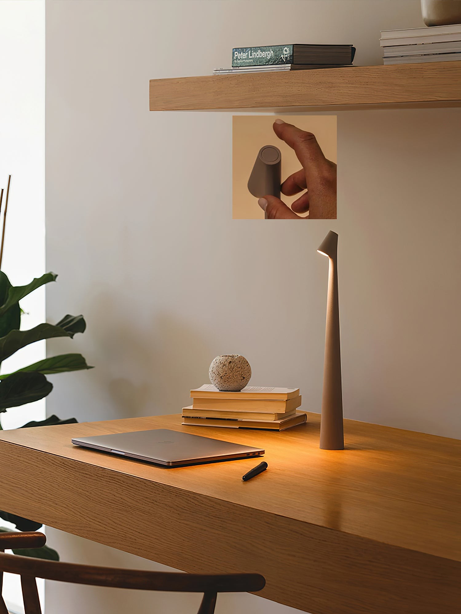 Creatieve hoge draagbare tafellamp HL343