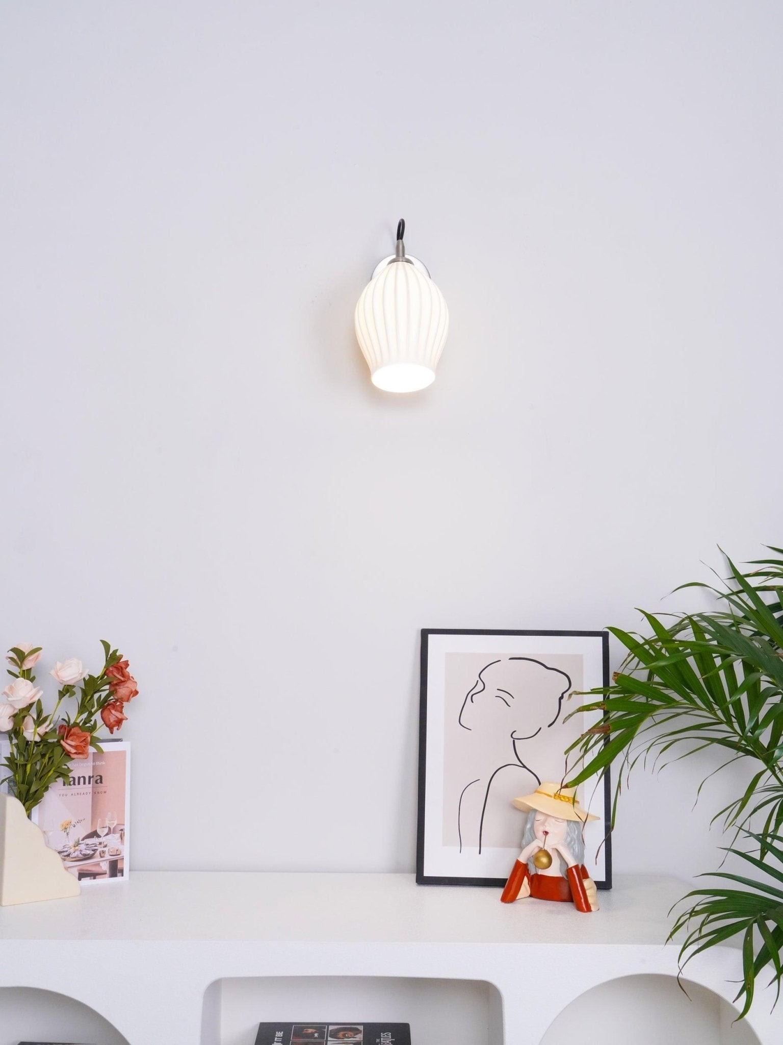 Crèmekleurige keramische geribbelde wandlamp HL498