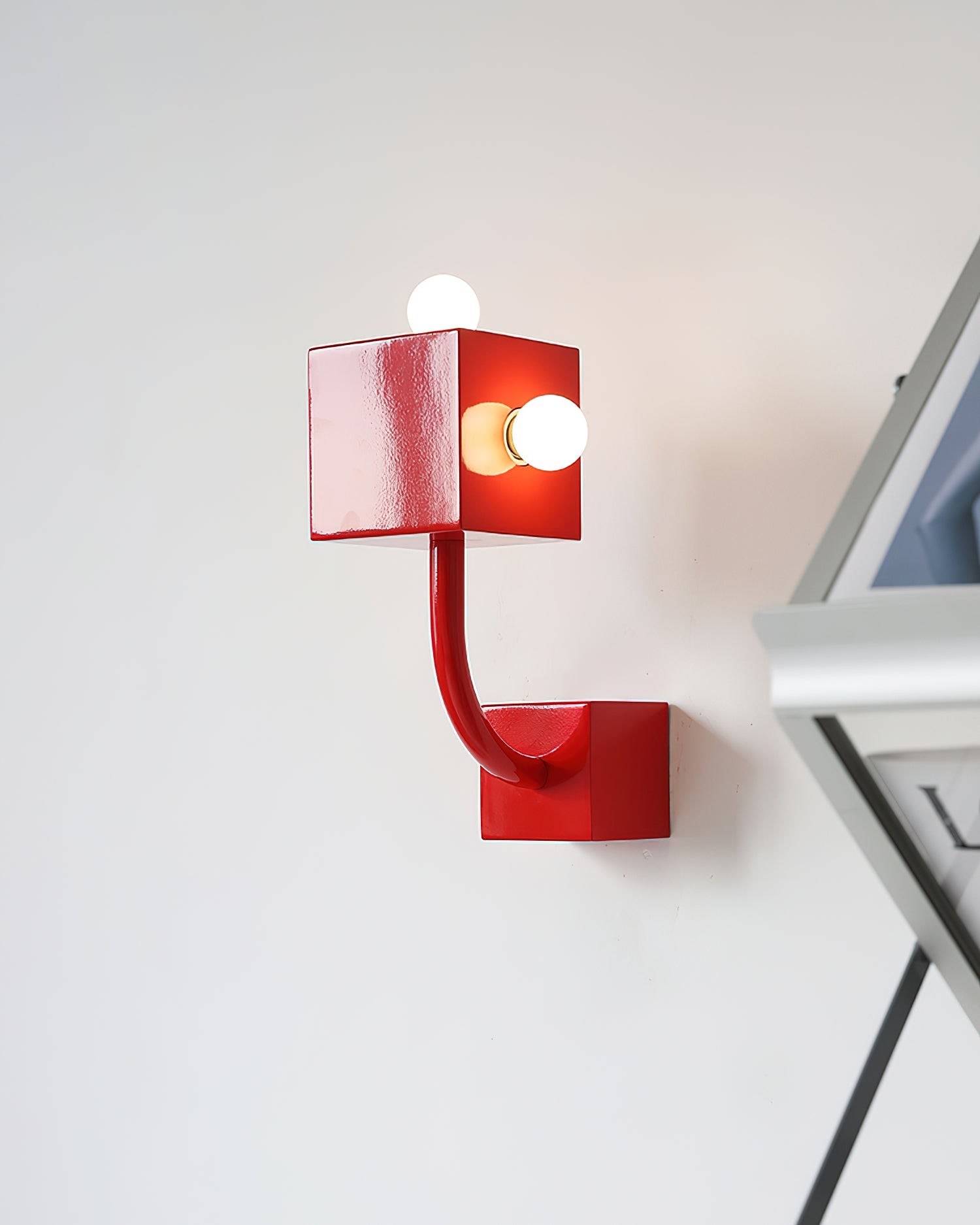 Rode kubus metalen wandlamp HL792