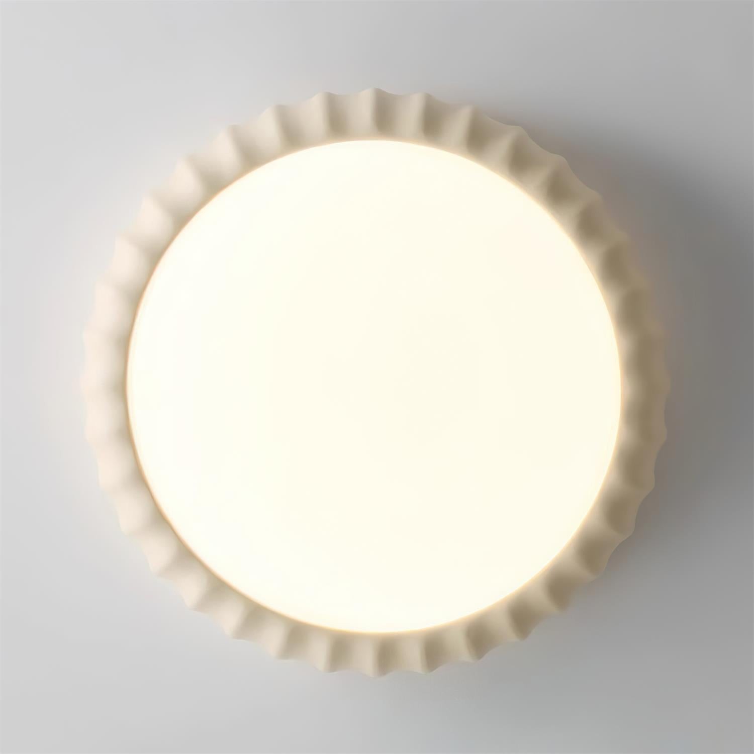 Eenvoudige crèmekleurige ronde plafondlamp met golven HL572