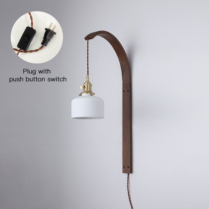 Gebogen walnootkleurige keramische wandlamp met stekker HL3051