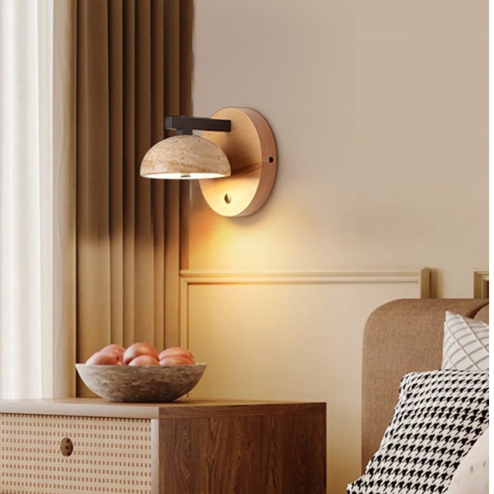 De charmante wandlamp HL3412 van travertijn