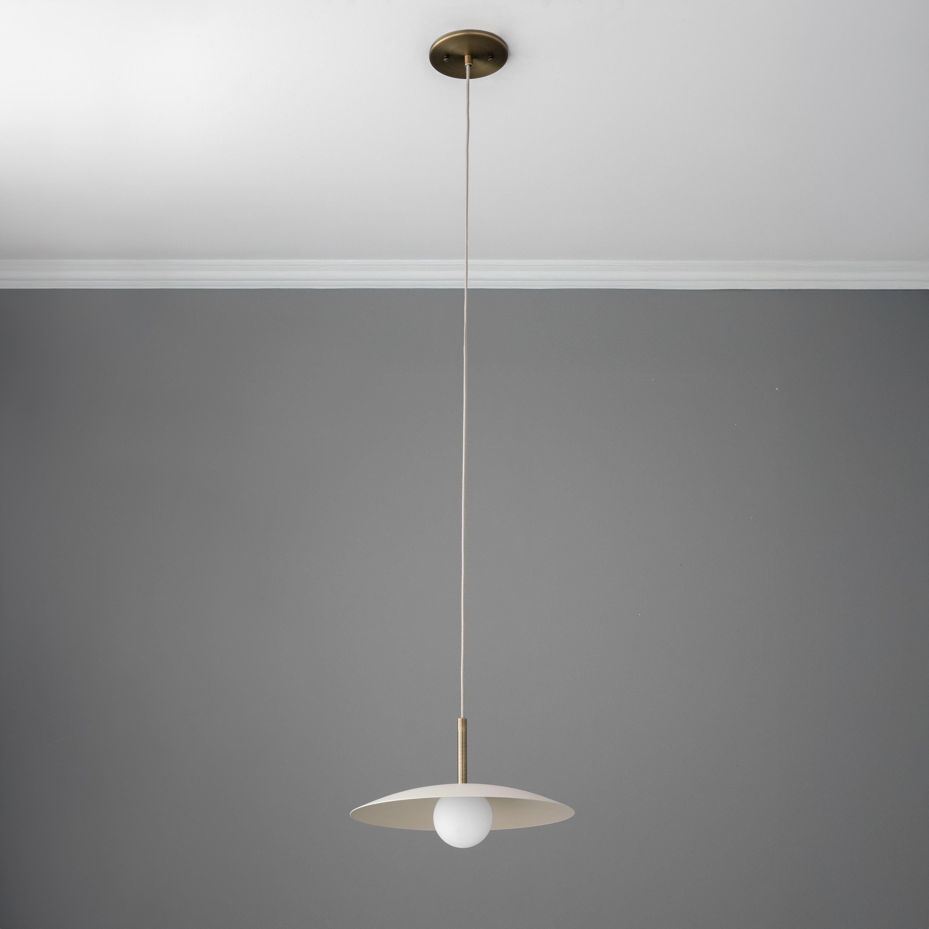 Curva metalen minimalistische hanglamp - moderne accentschijfkap van messing HL1764