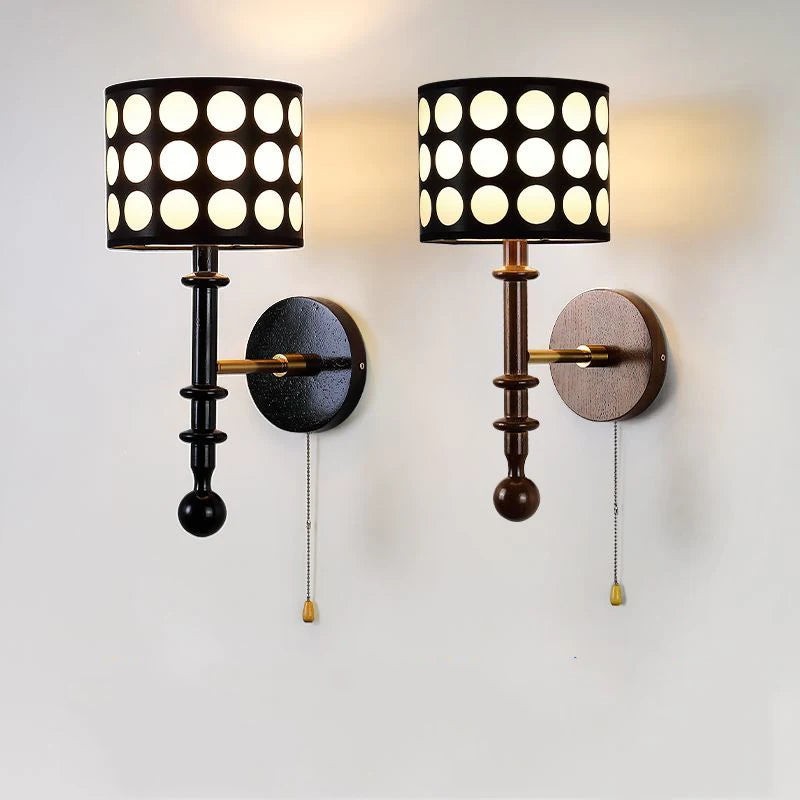 Franse witte stoffen cilindervormige wandlamp met stippen en essenhouten kap HL1118