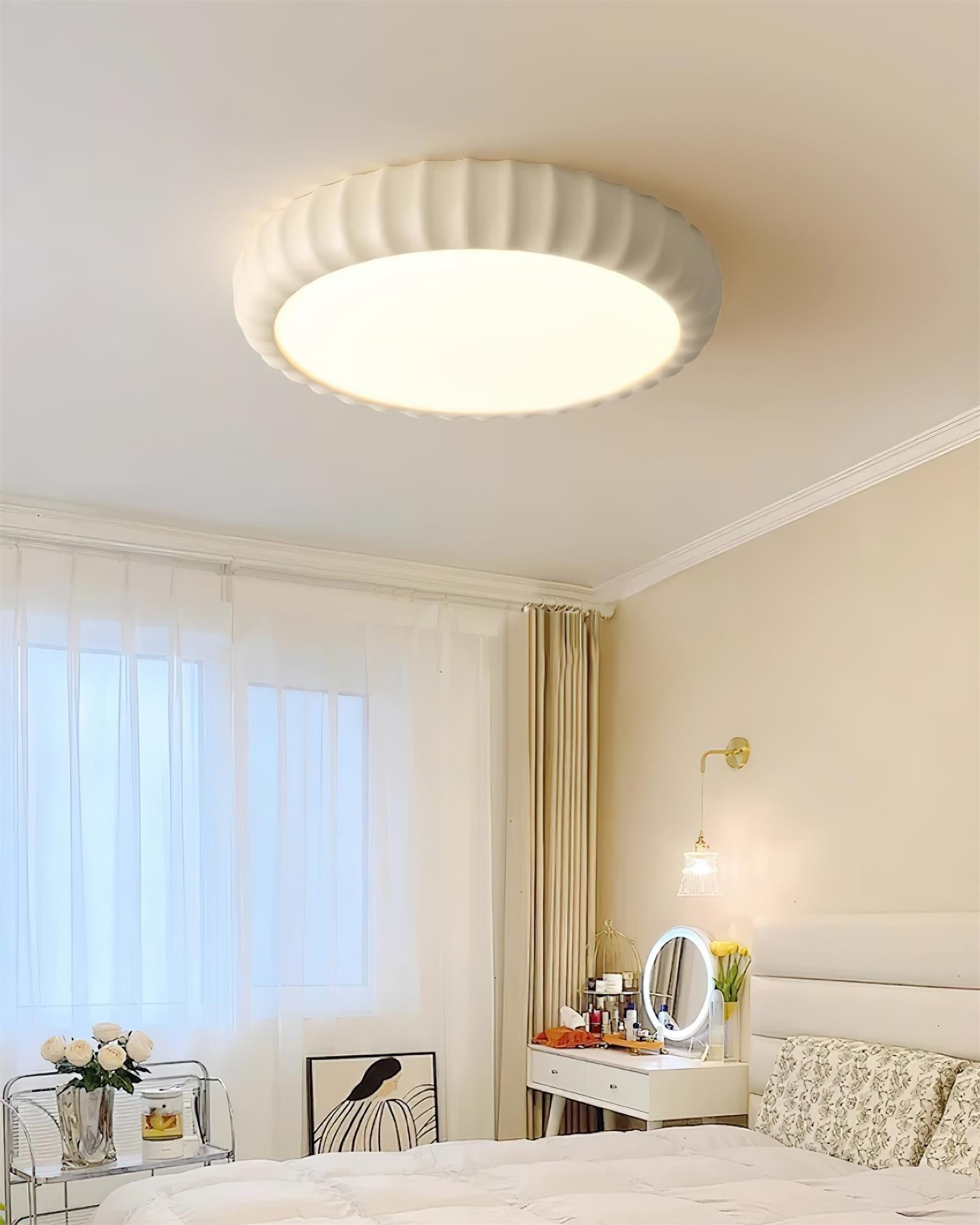 Eenvoudige crèmekleurige ronde plafondlamp met golven HL572
