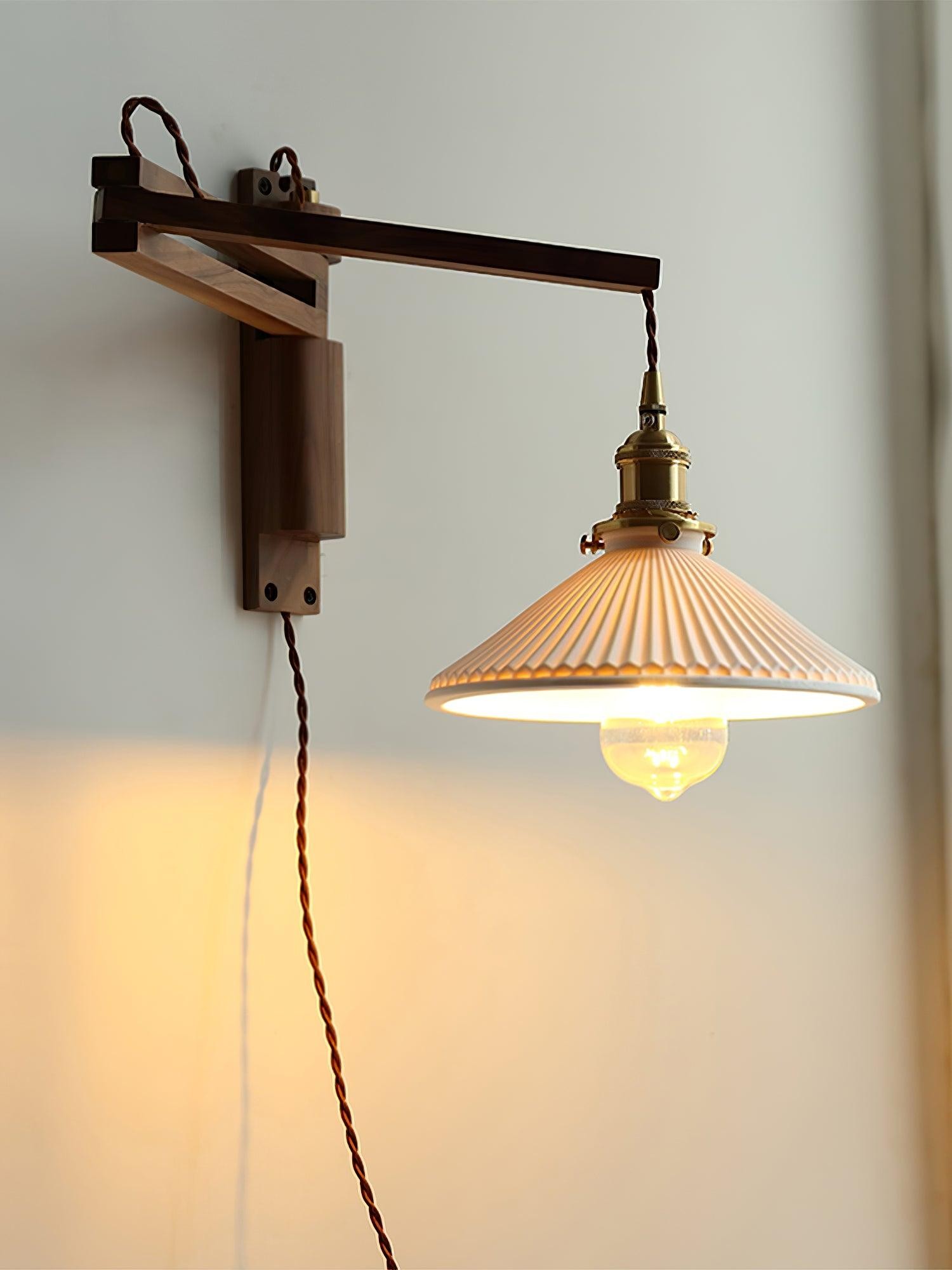 Walnoot Taps Toelopende Geribbelde Keramische Zwenkarm Wandlamp HL1077