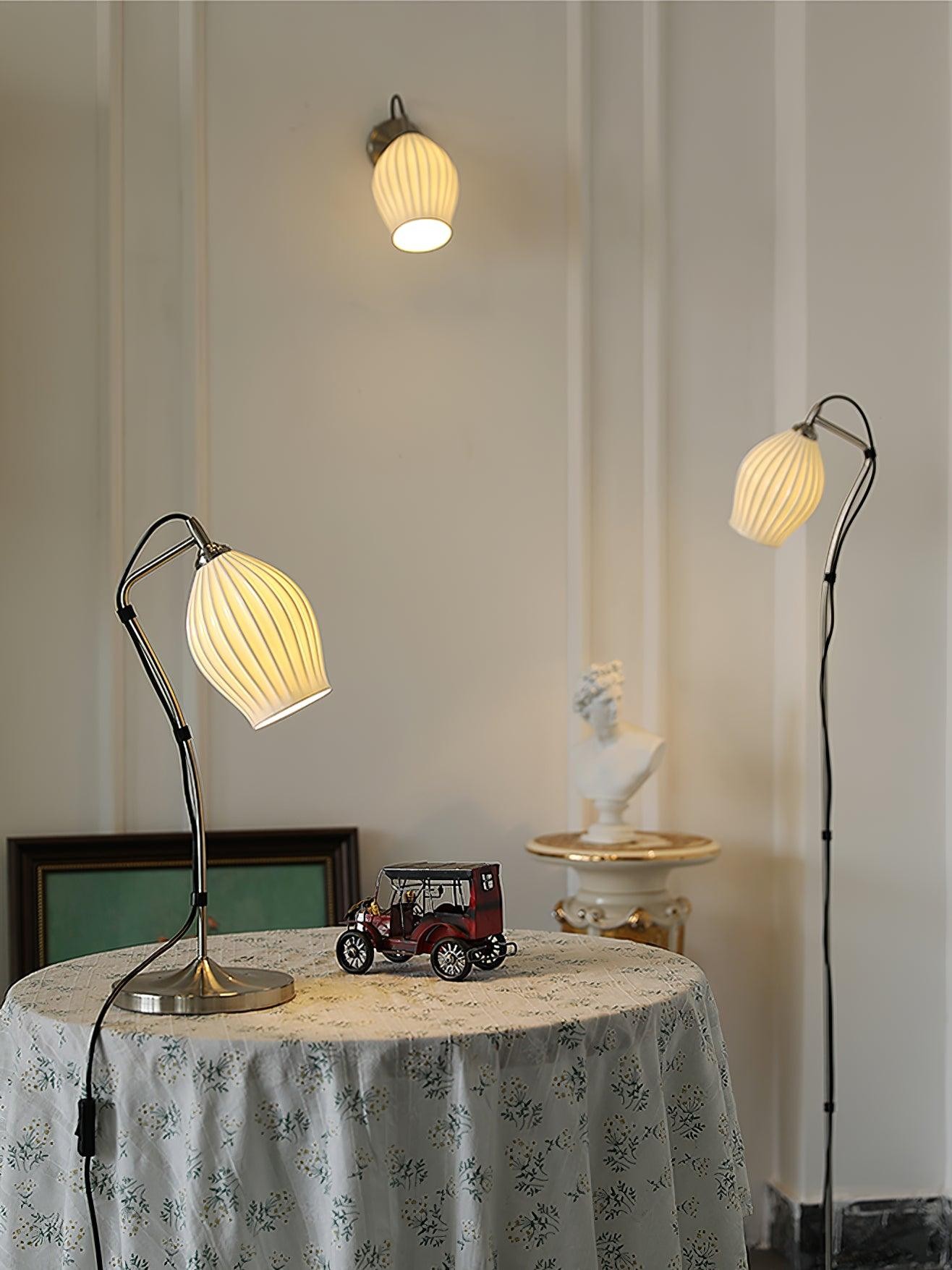 Crèmekleurige keramische geribbelde wandlamp HL498