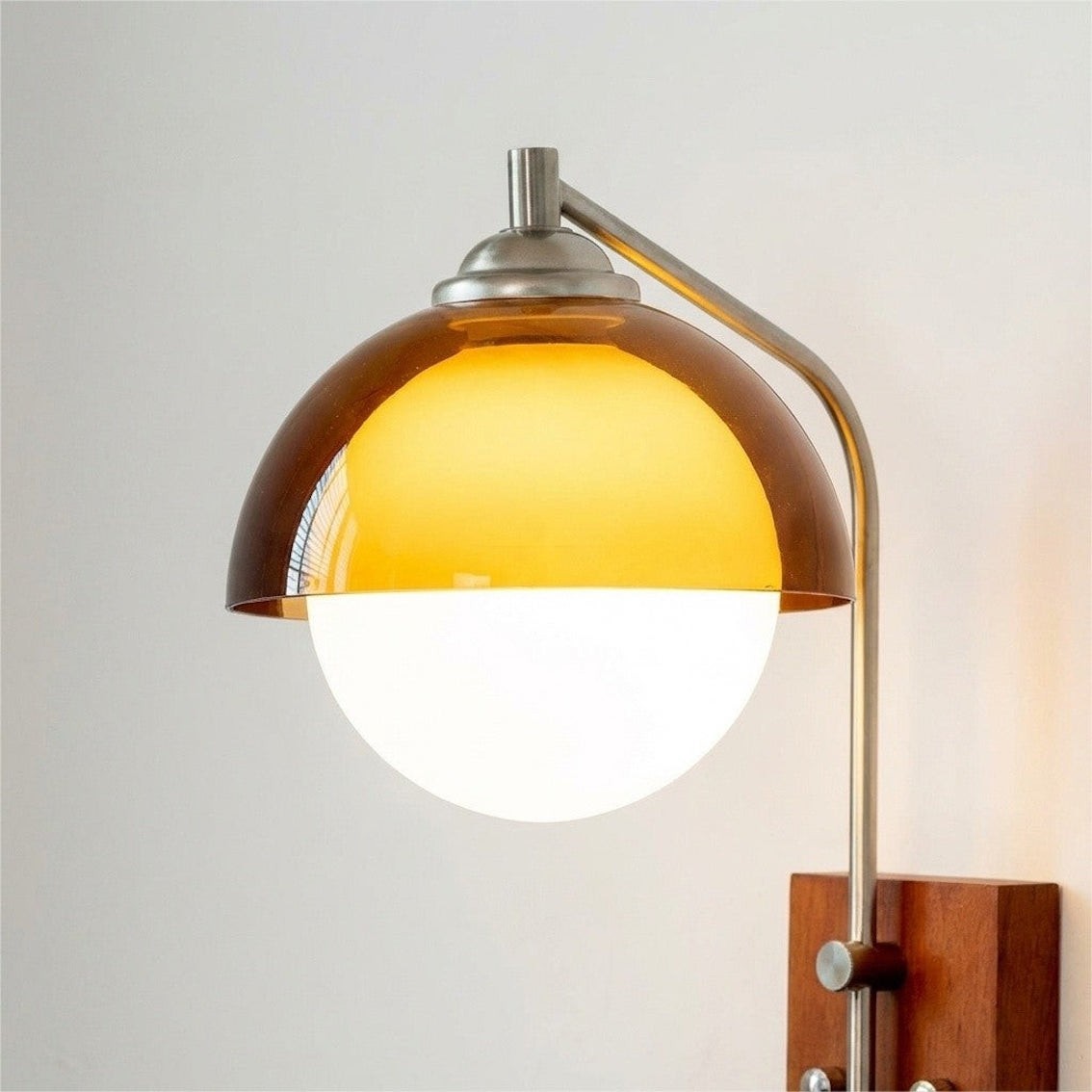 Afterglow Moderne Sunset Wandlamp - Ontwerp met dubbele glazen kap en voet met houtstructuur HL2363