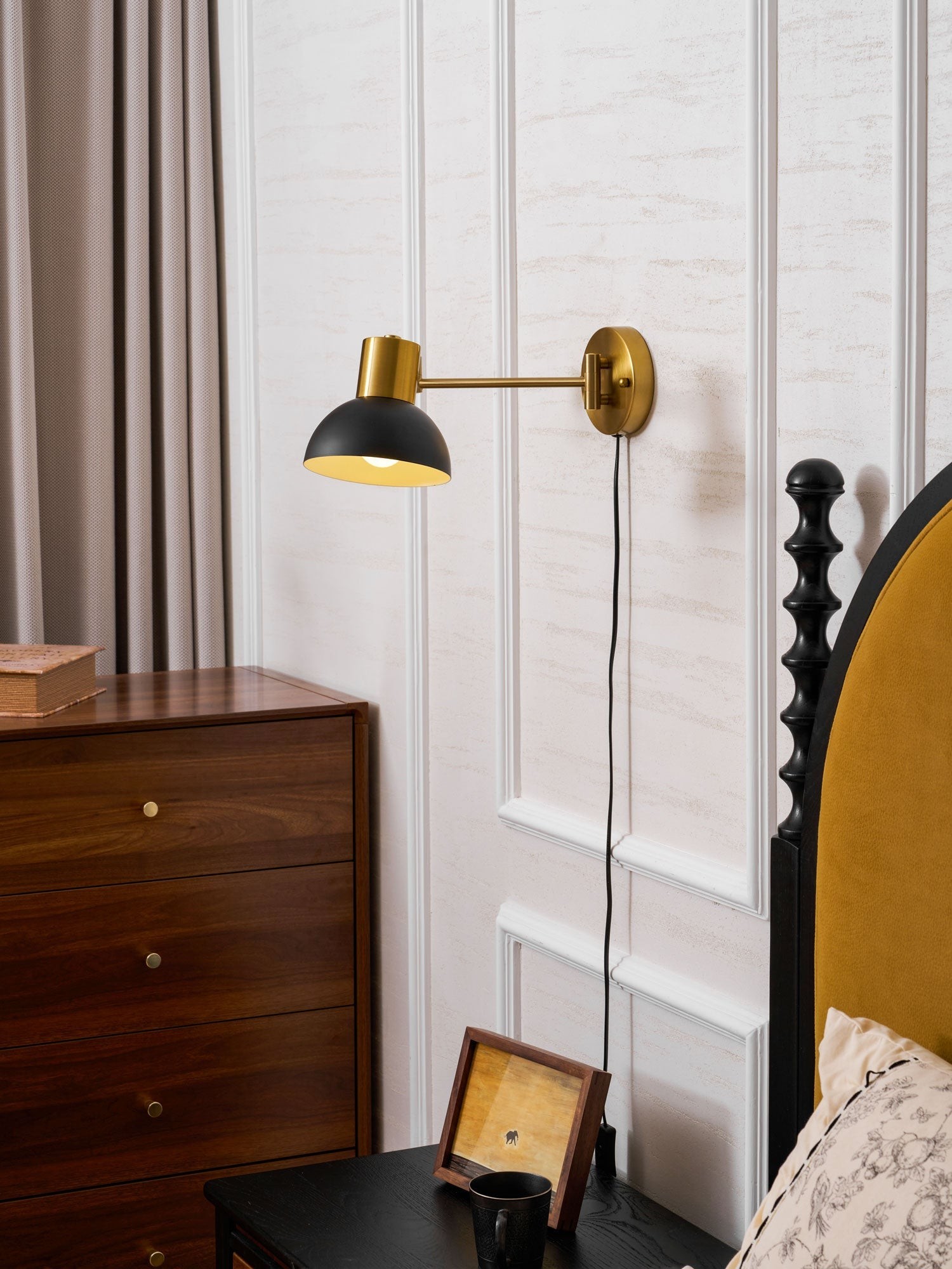 Verstelbare arm wandlamp met stekker HL2924