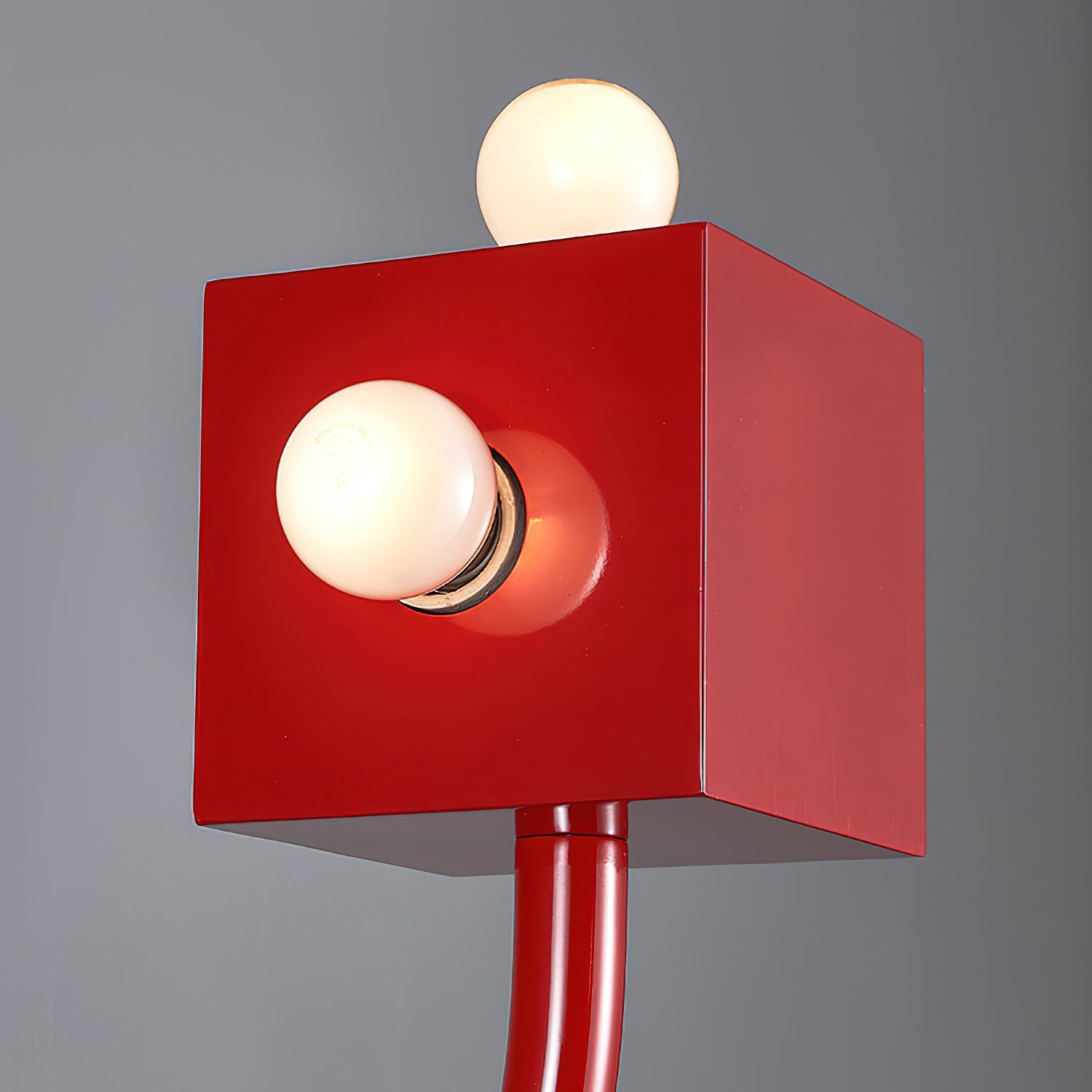 Rode kubus metalen wandlamp HL792