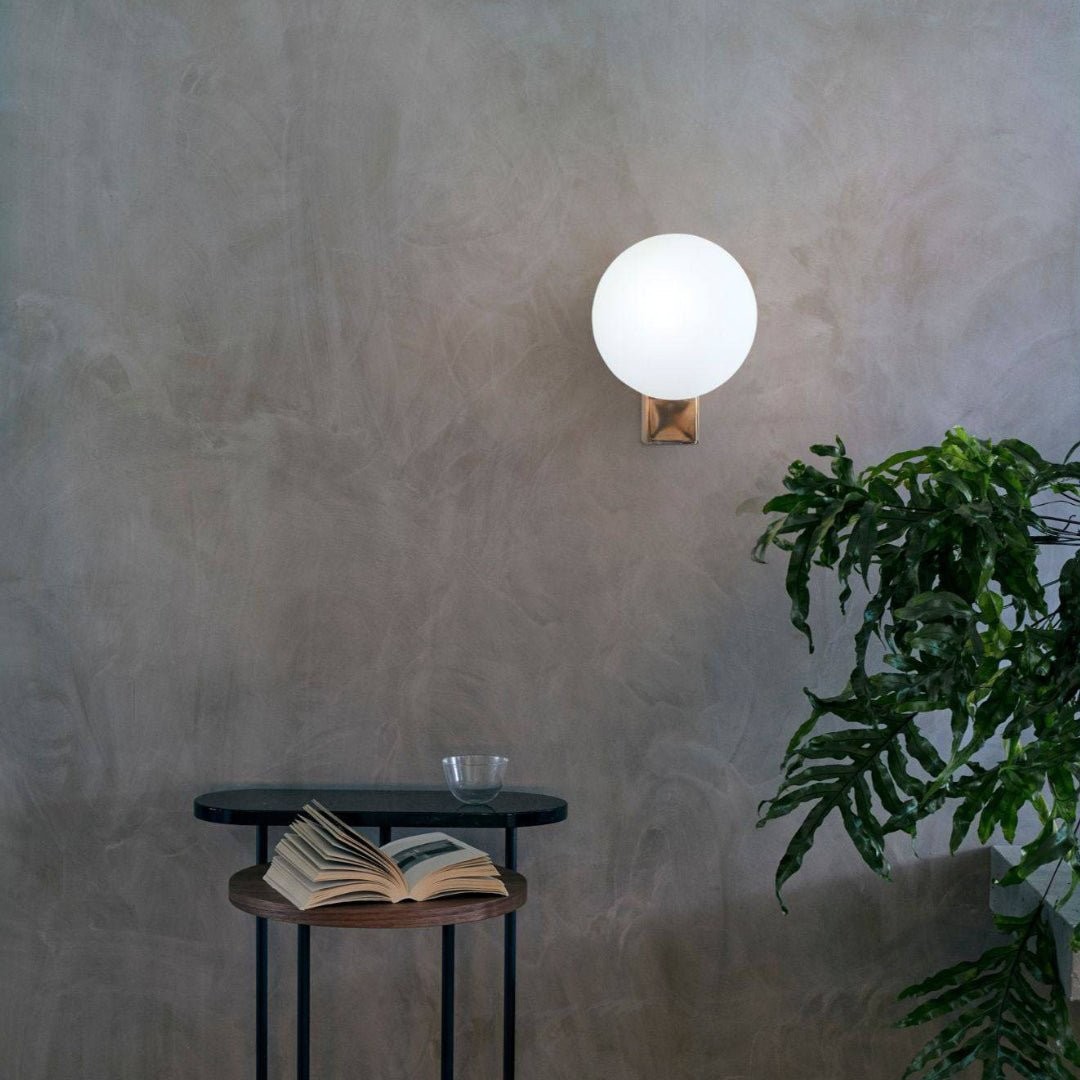 Minimalistische bolvormige wandlamp HL558