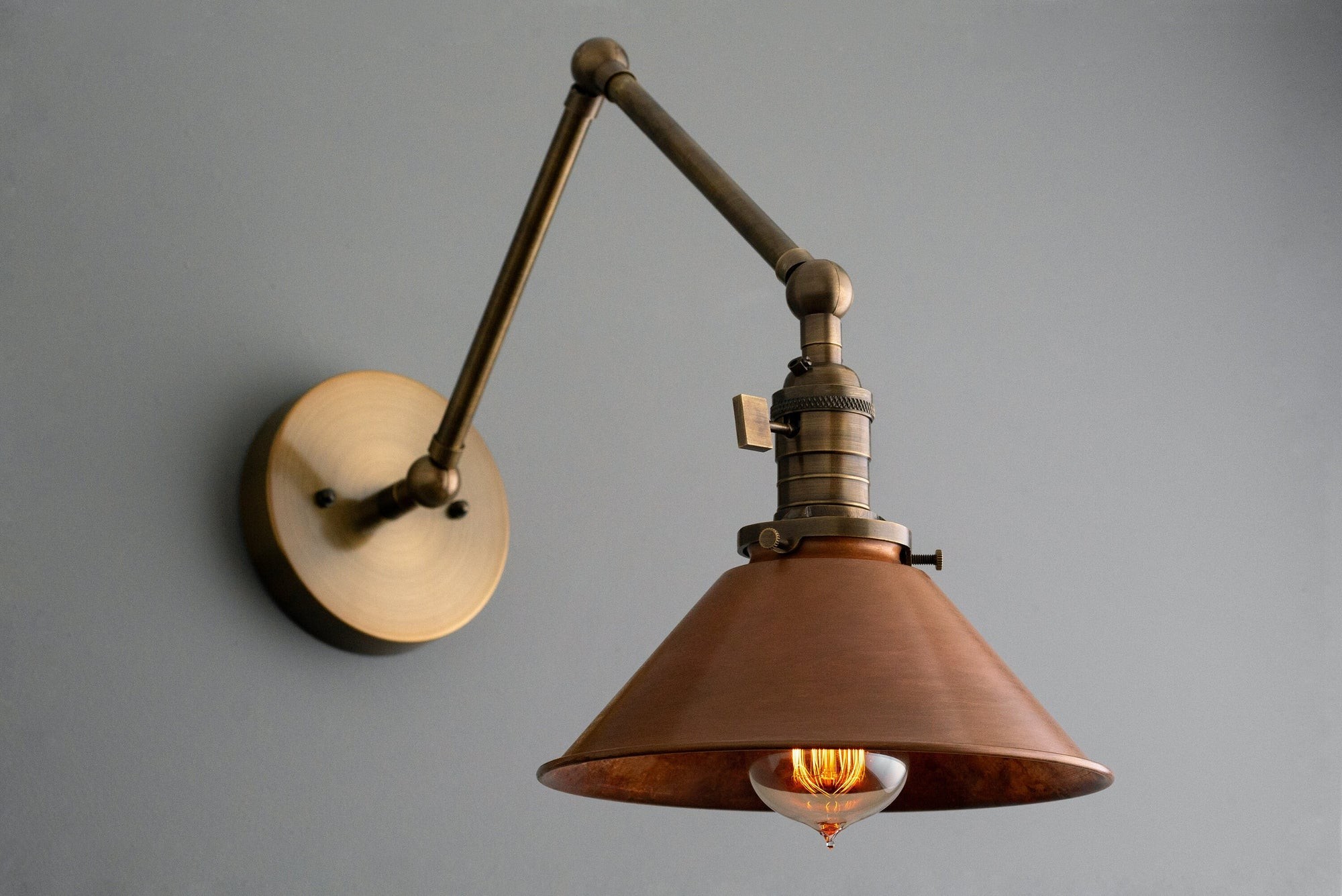 Conique metalen industriële wandlamp met verstelbare arm - vintage koperen kegelvormige kap voor taakverlichting HL1752