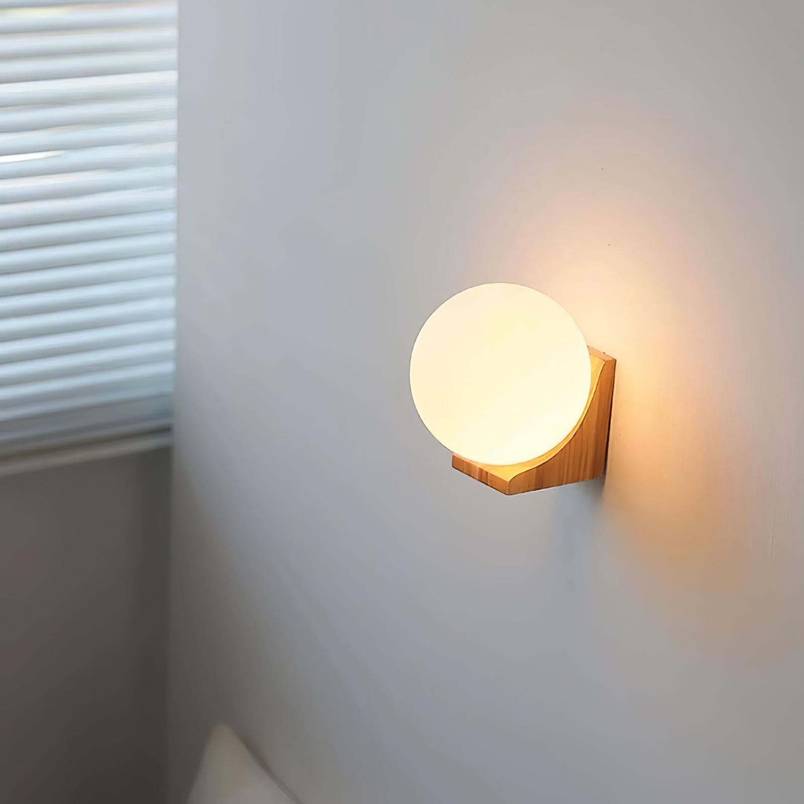 Minimalistische houten geometrische beugel glazen bol wandlamp HL444