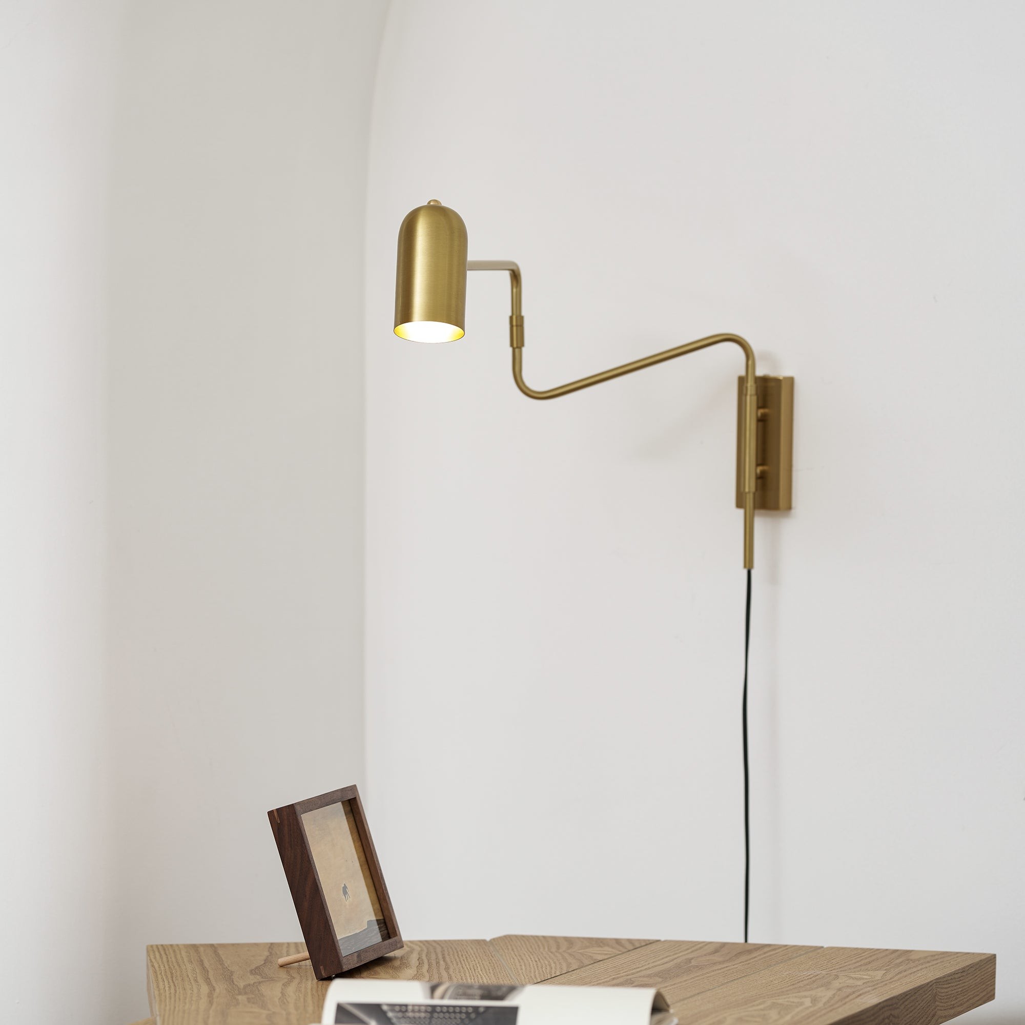 Verstelbare arm wandlamp met stekker HL2924