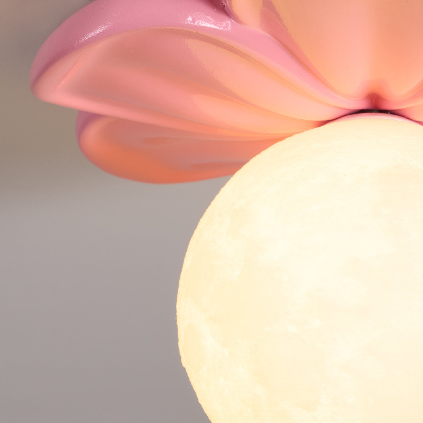 Crèmekleurige bloemvormige plafondlamp HL2961