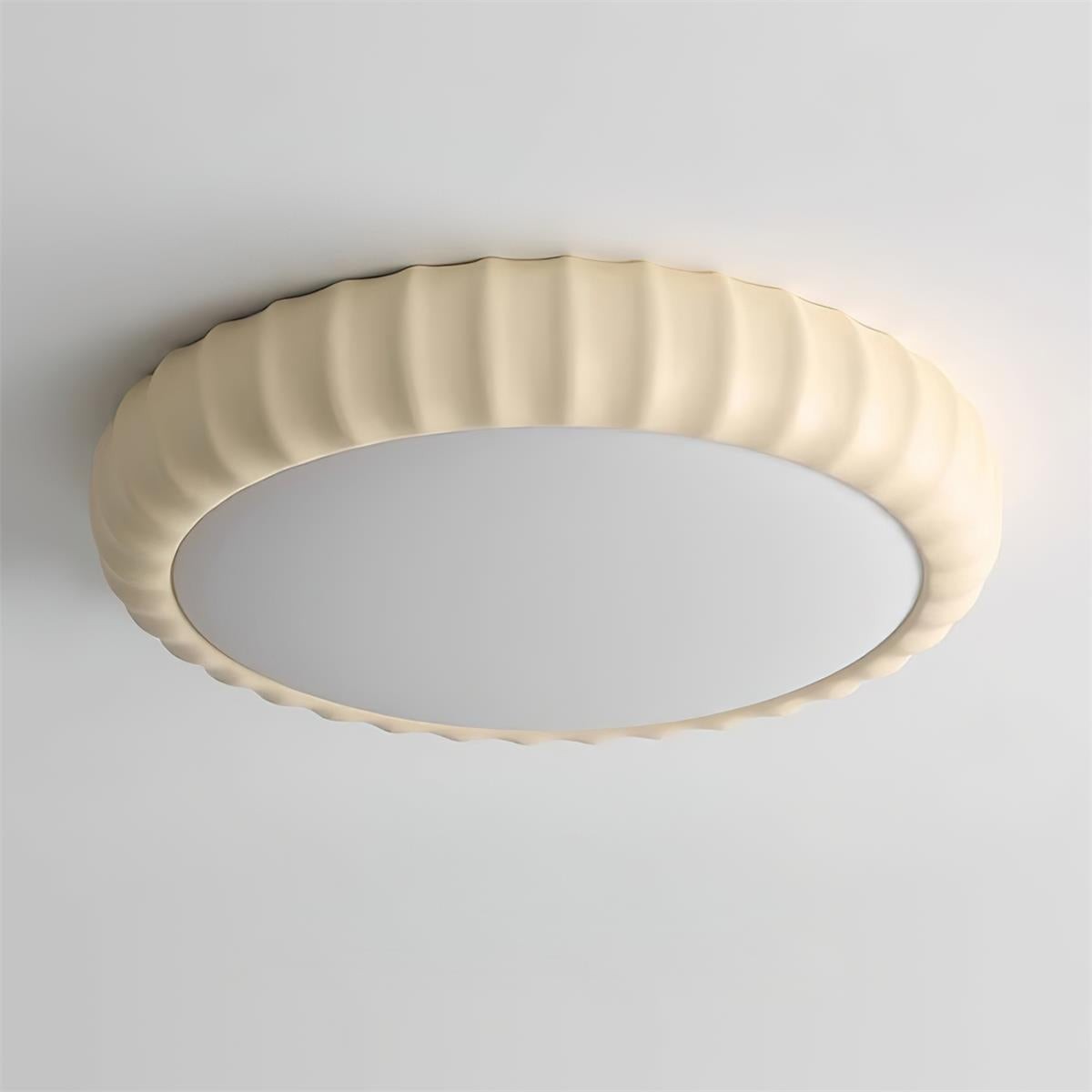 Eenvoudige crèmekleurige ronde plafondlamp met golven HL572