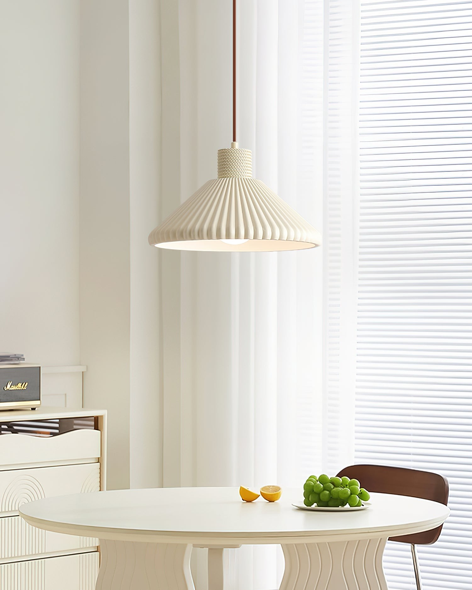 Crèmekleurige kegelvormige gestreepte hanglamp HL723