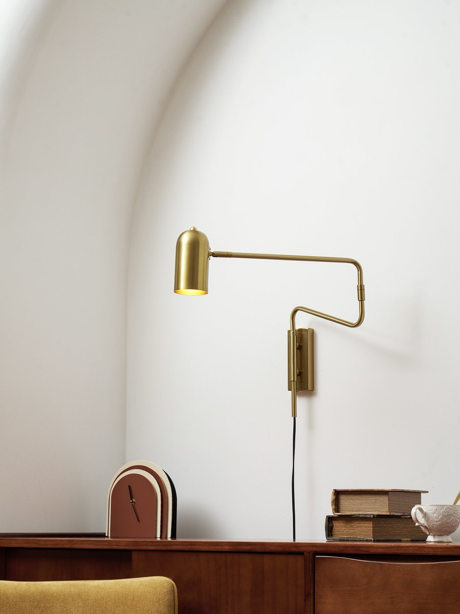 Verstelbare arm wandlamp met stekker HL2924