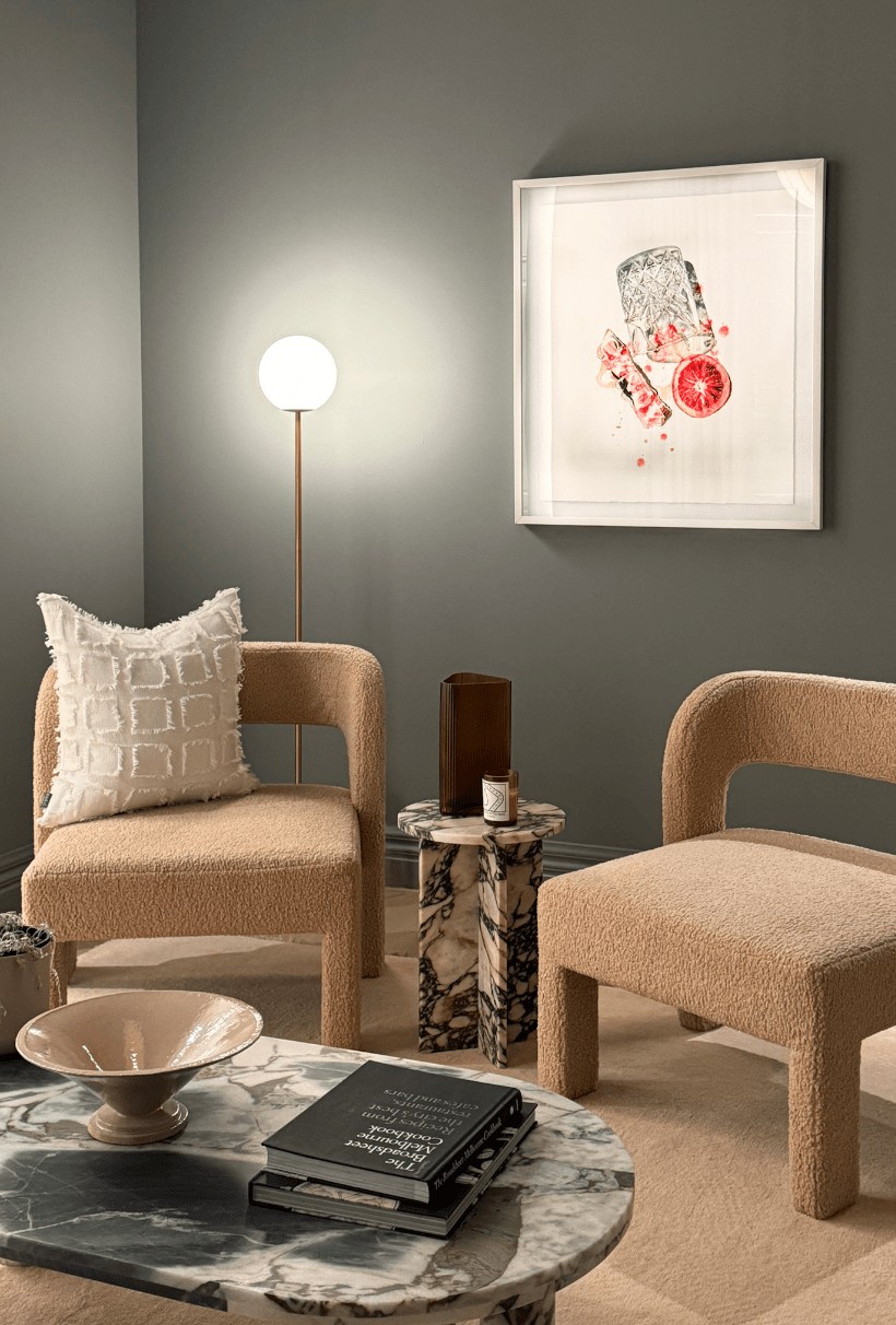 Moderne minimalistische vloerlamp met travertijn voet en glazen bol HL941