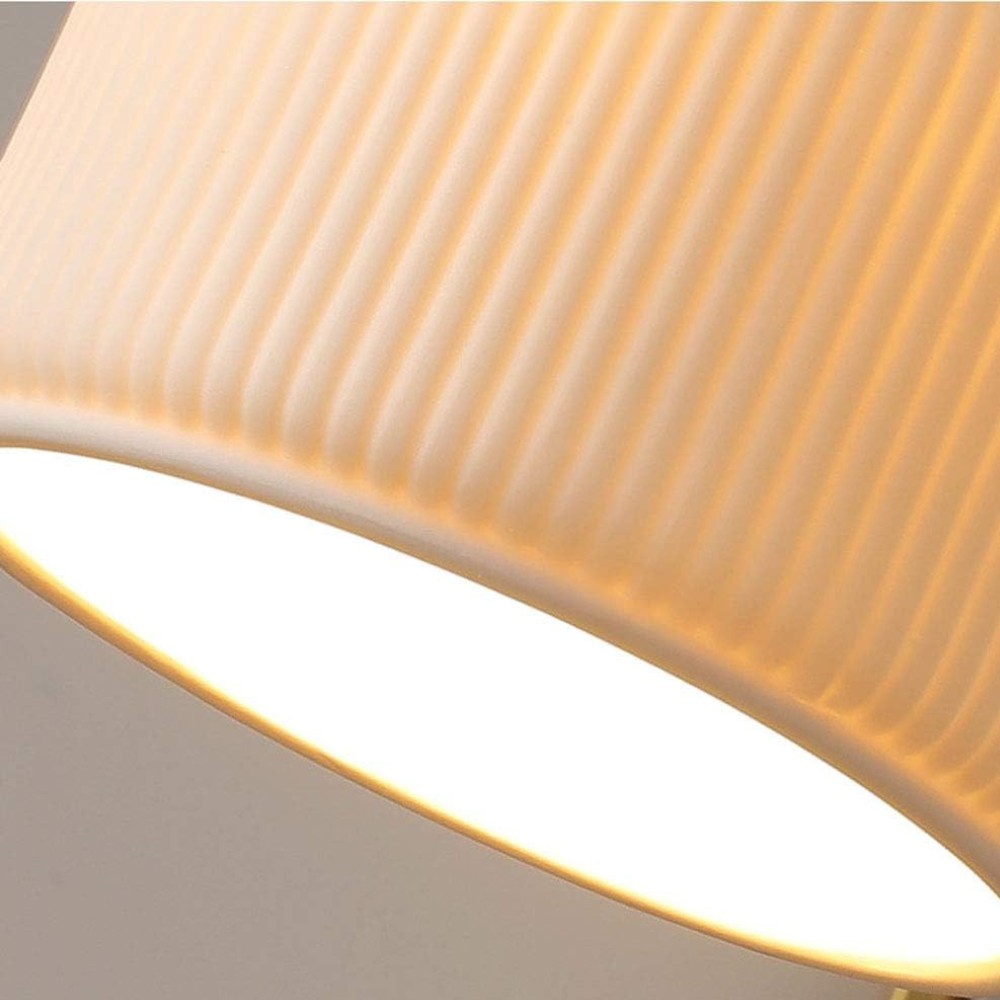 De gladde keramische hanglamp HL3416