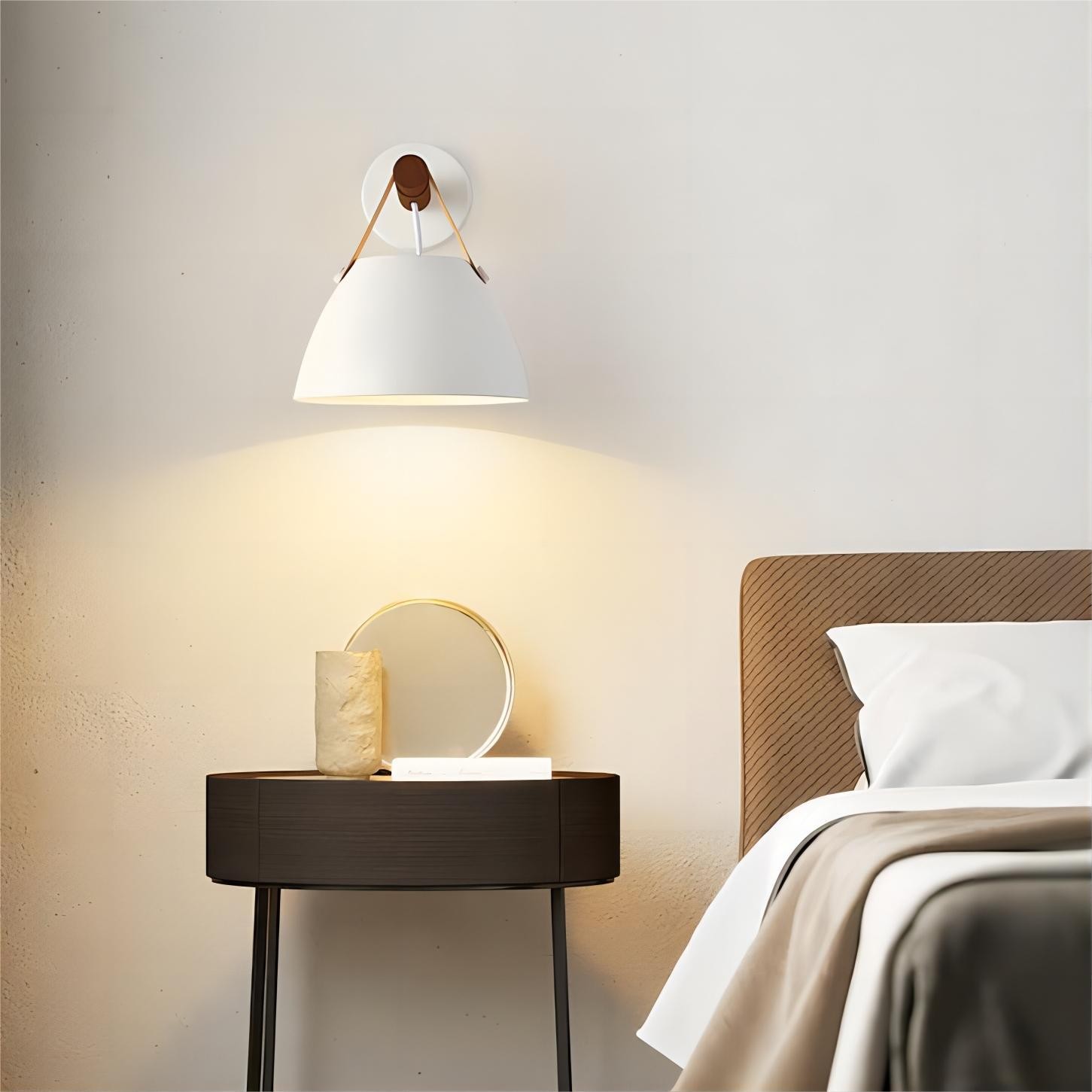 Scandinavisch design walnoothouten riemwandkandelaar HL89