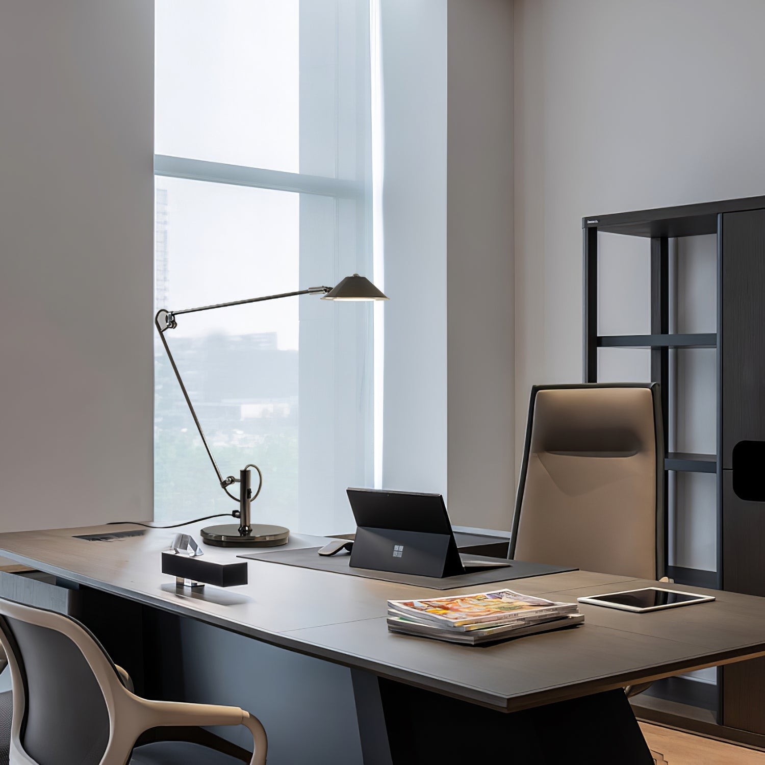 Verstelbare zwarte bureaulamp HL2925