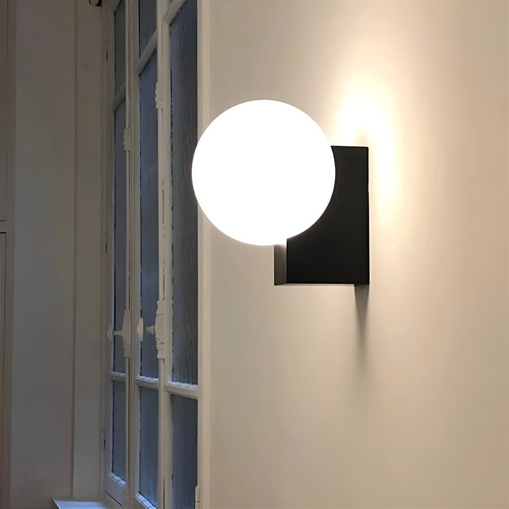 Minimalistische bolvormige wandlamp HL558
