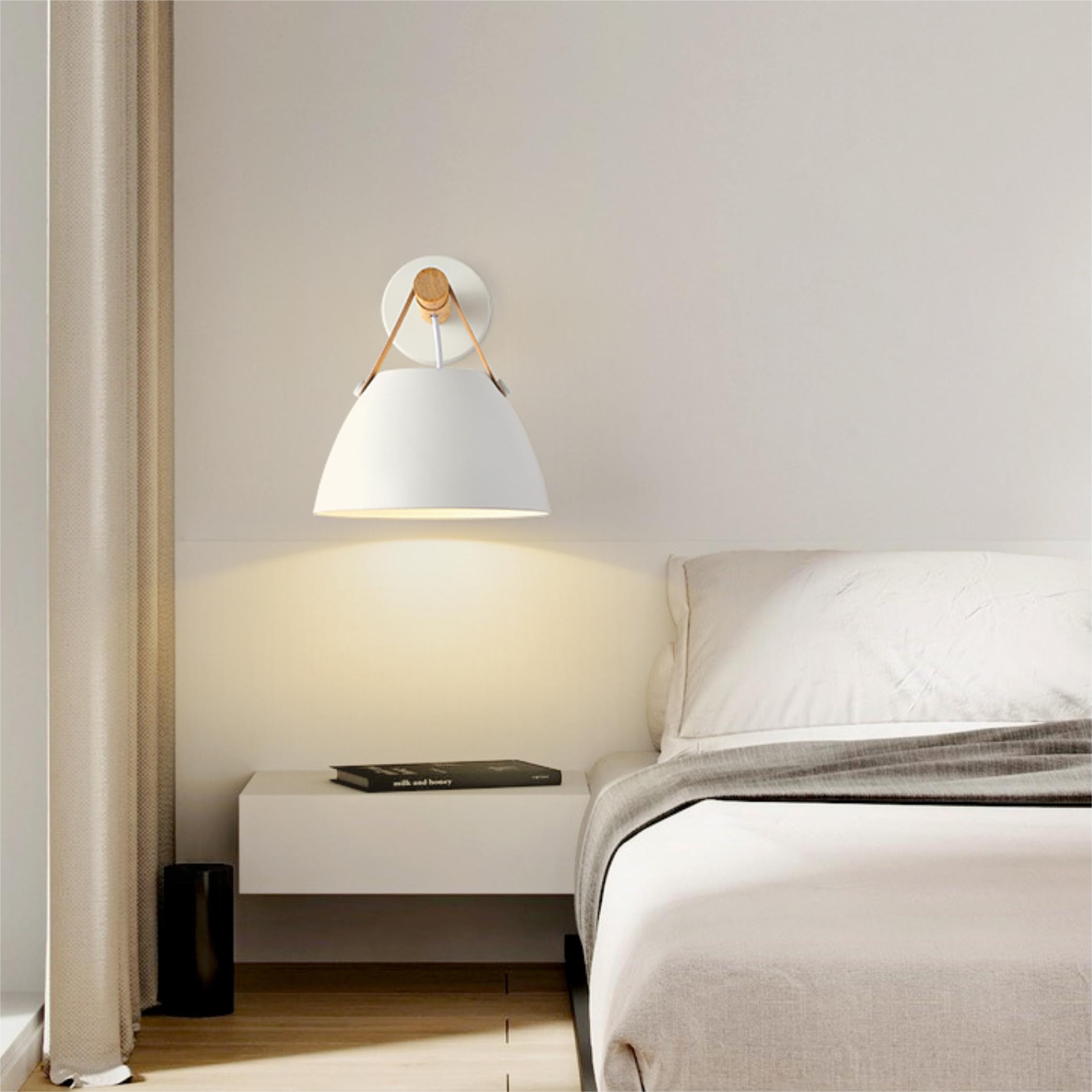 Scandinavisch design walnoothouten riemwandkandelaar HL89