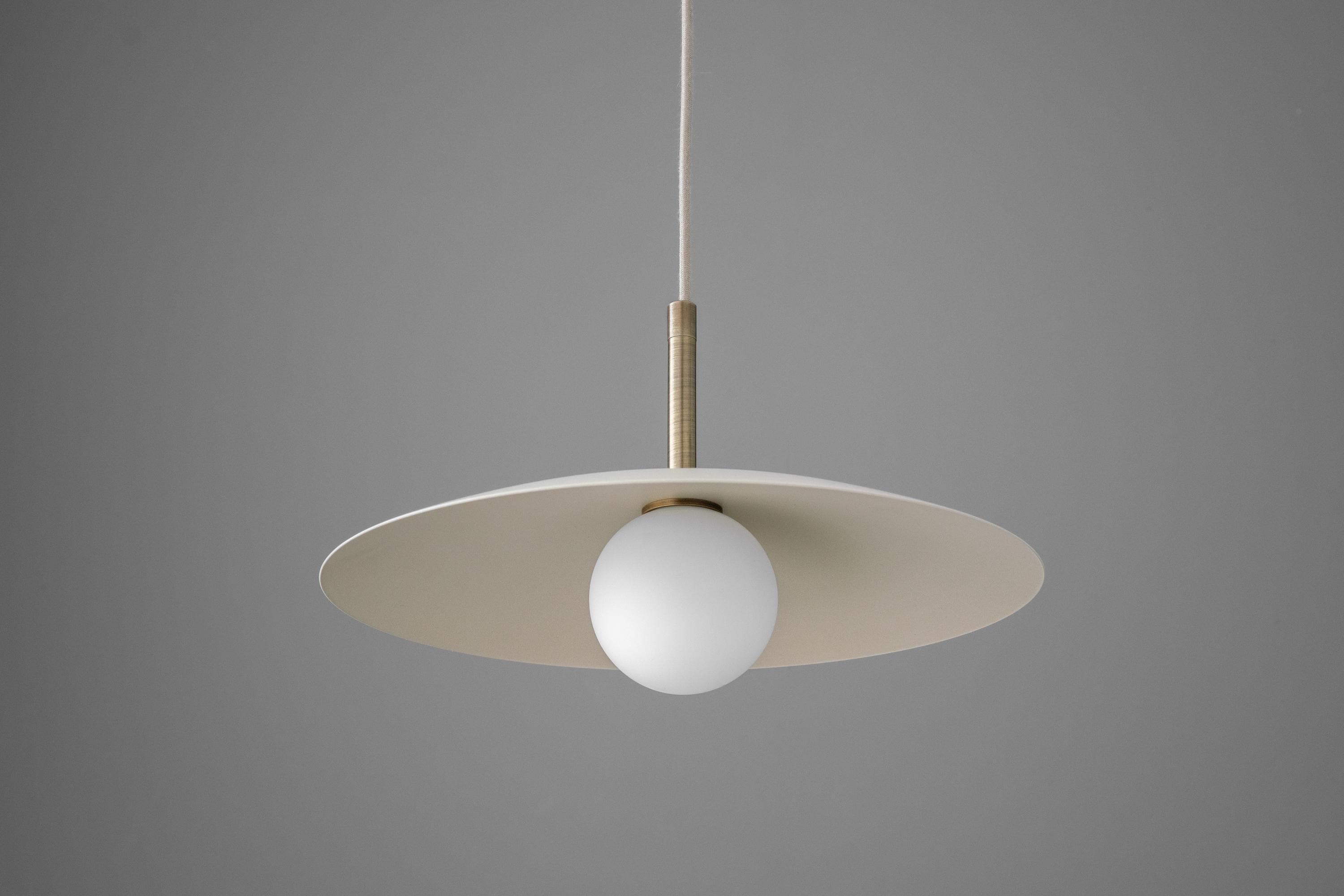Curva metalen minimalistische hanglamp - moderne accentschijfkap van messing HL1764