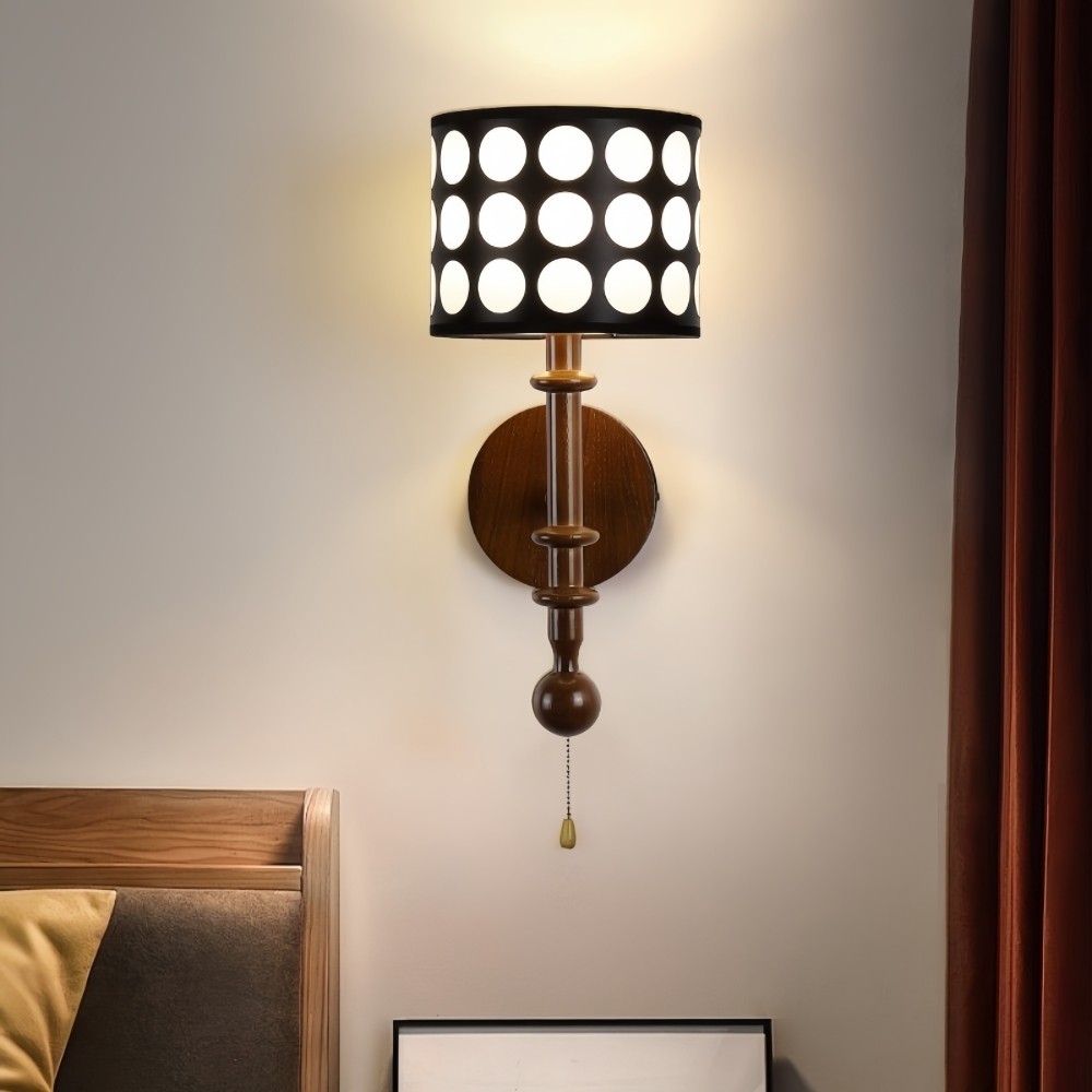 Franse witte stoffen cilindervormige wandlamp met stippen en essenhouten kap HL1118