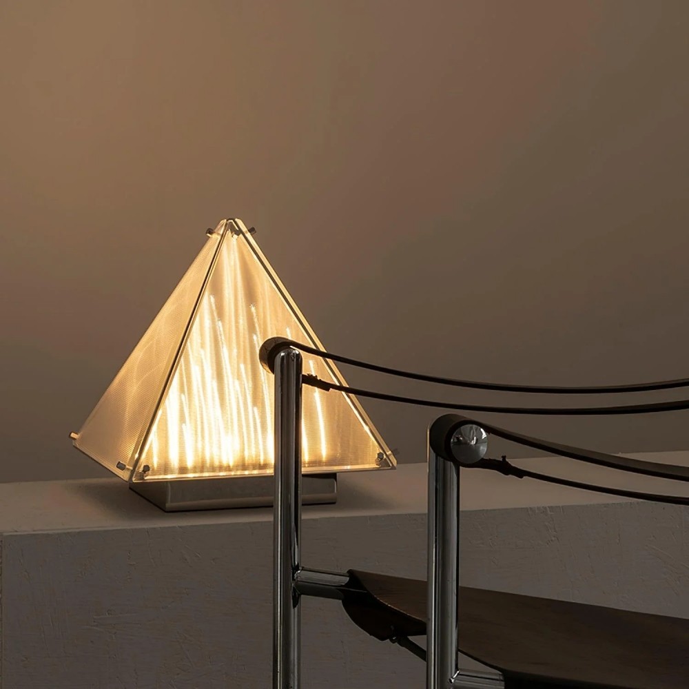 Getextureerde Glazen Piramide Tafellamp HL270
