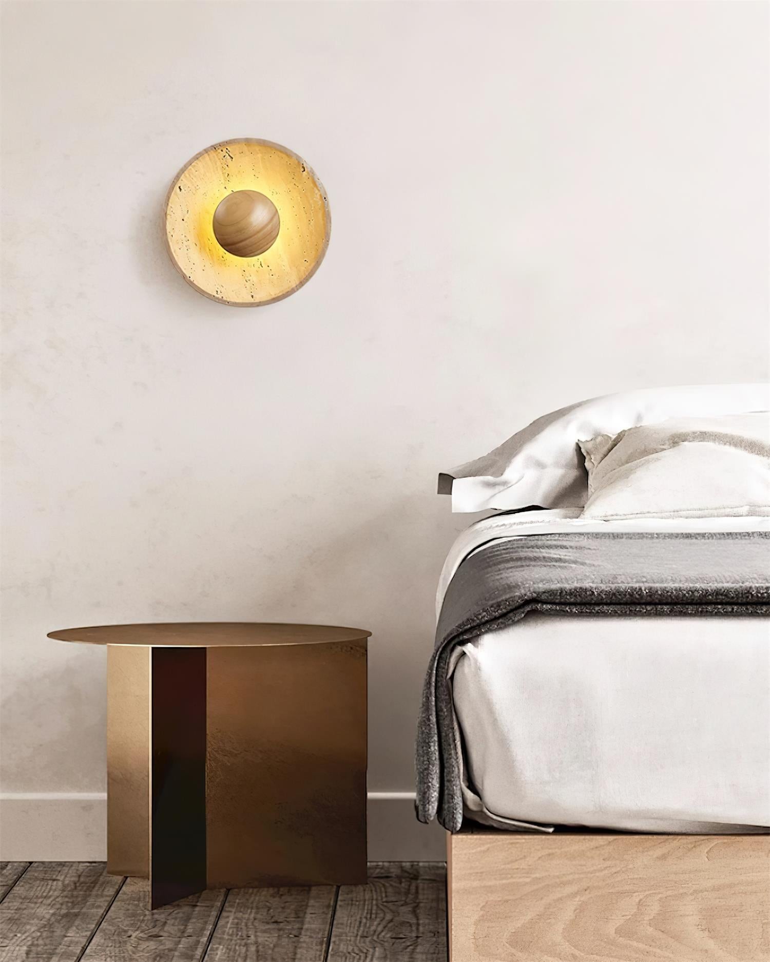 Crèmekleurige houten bolvormige wandlamp HL562