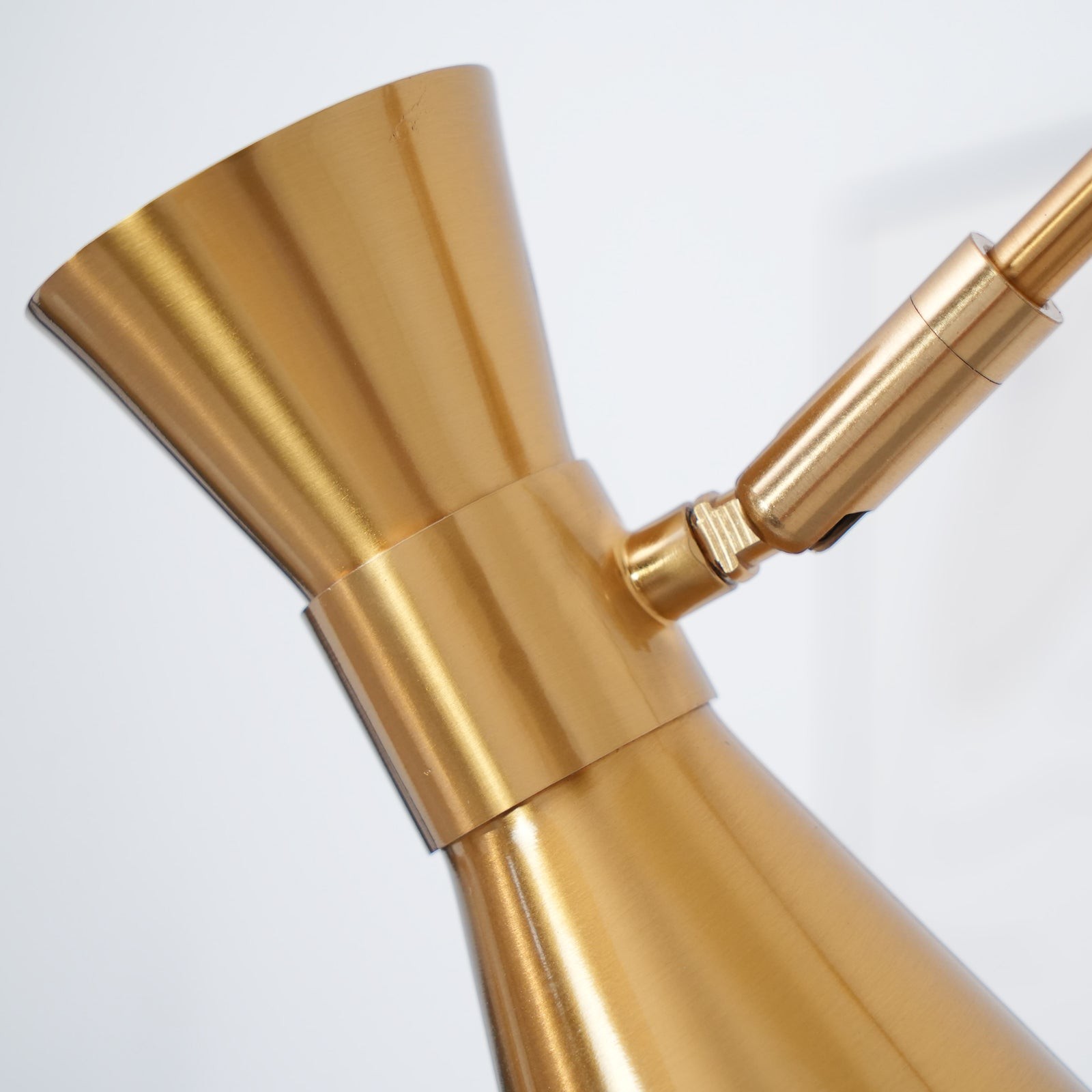 Met frameondersteuning staande lamp HL1201