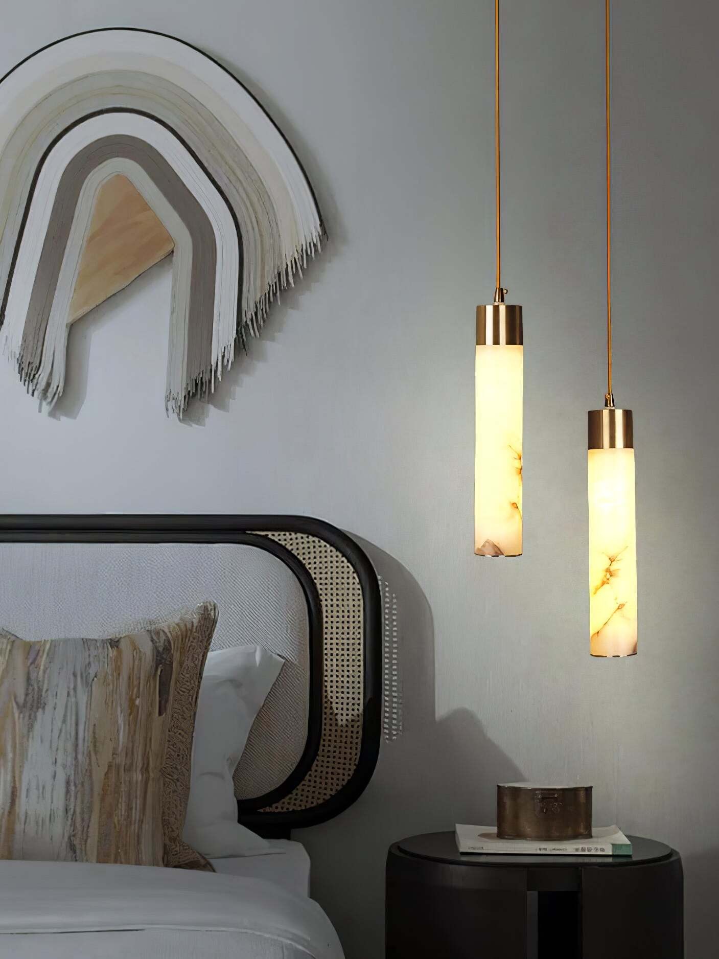 Hanglamp van natuurlijk getextureerd marmer en messing HL1060