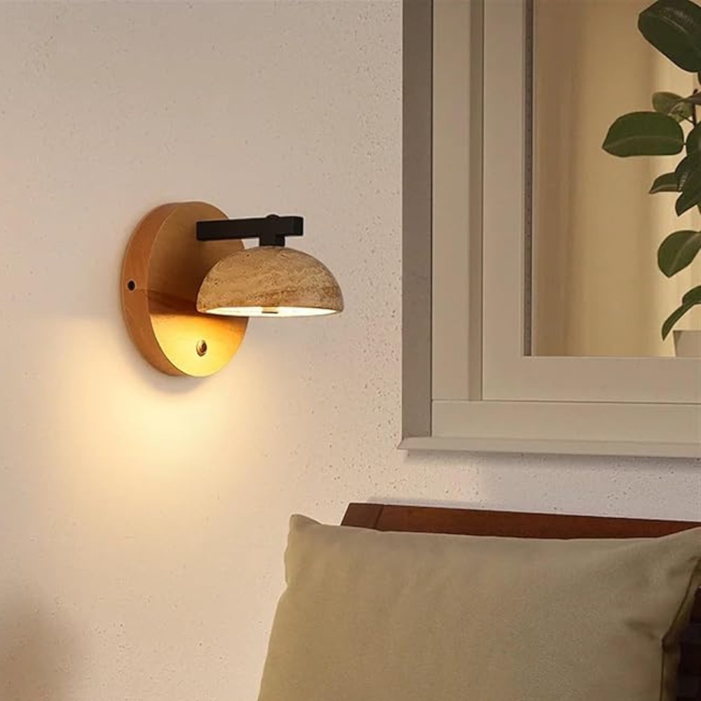 De charmante wandlamp HL3412 van travertijn