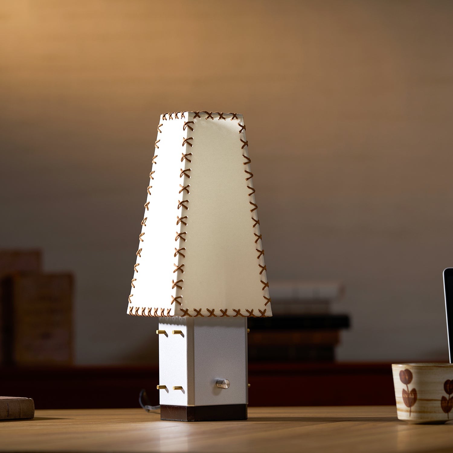 Tafellamp van perkament HL3230