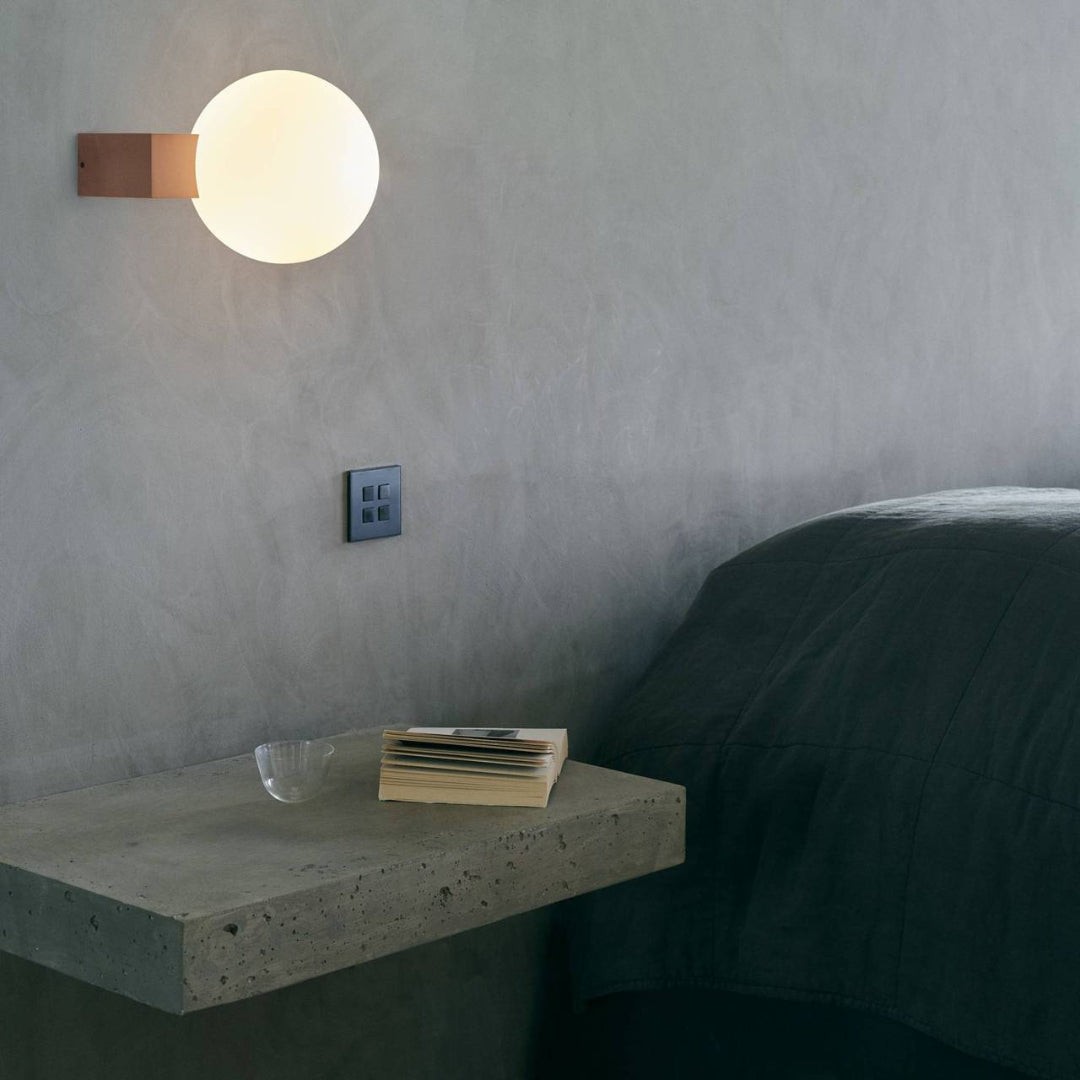 Minimalistische bolvormige wandlamp HL558