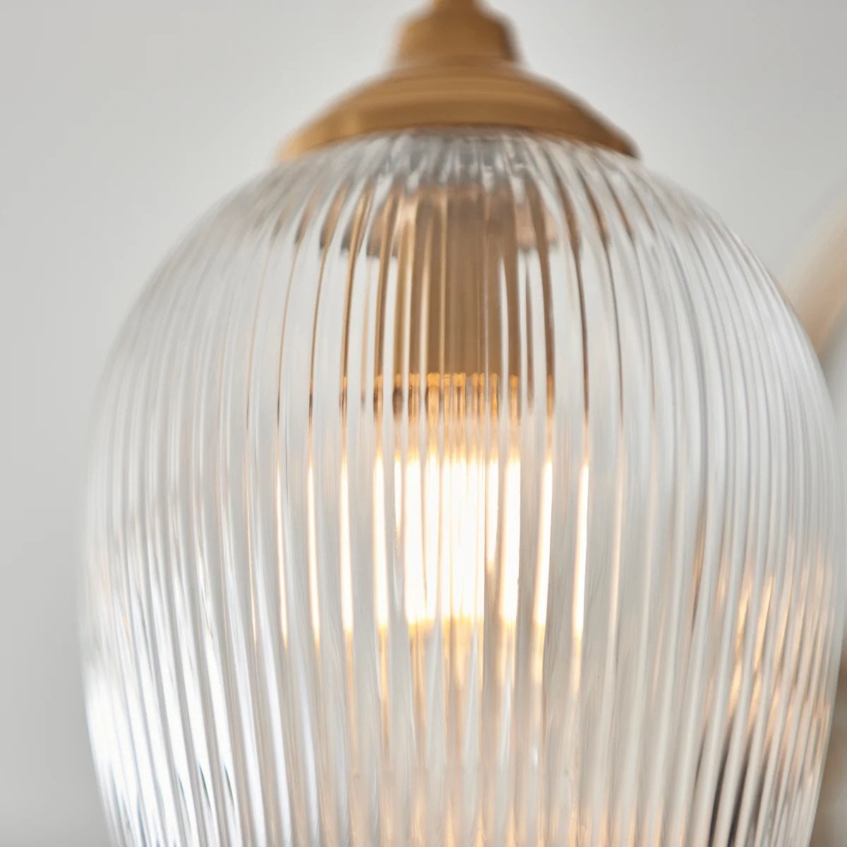 Brazara hanglamp met meerdere lichtpunten en glazen kap - gebogen metalen armen voor moderne woningen HL2079