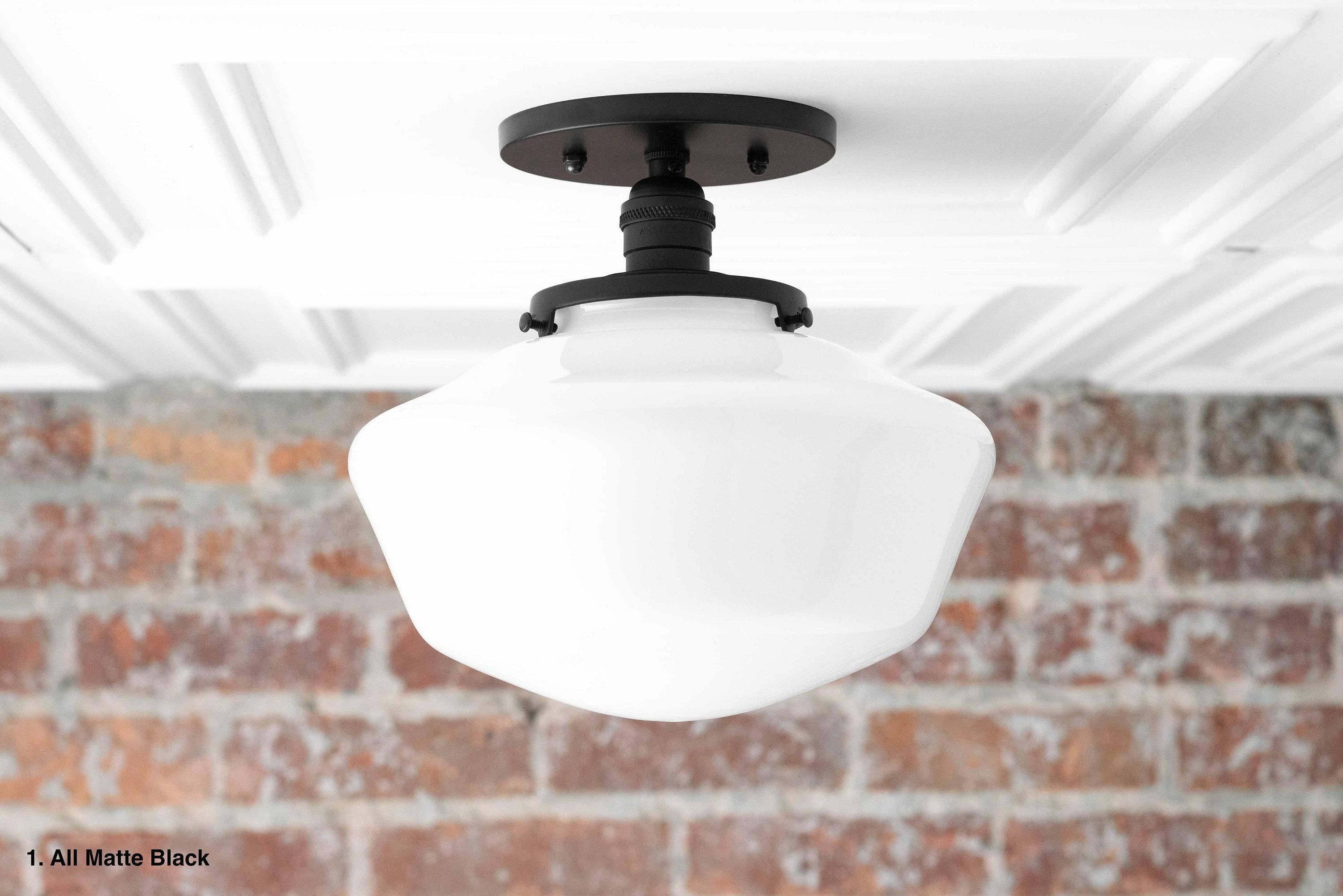 Geotower glazen plafondlamp van messing - opaal glazen schoolhuiskap - moderne elegantie HL1732