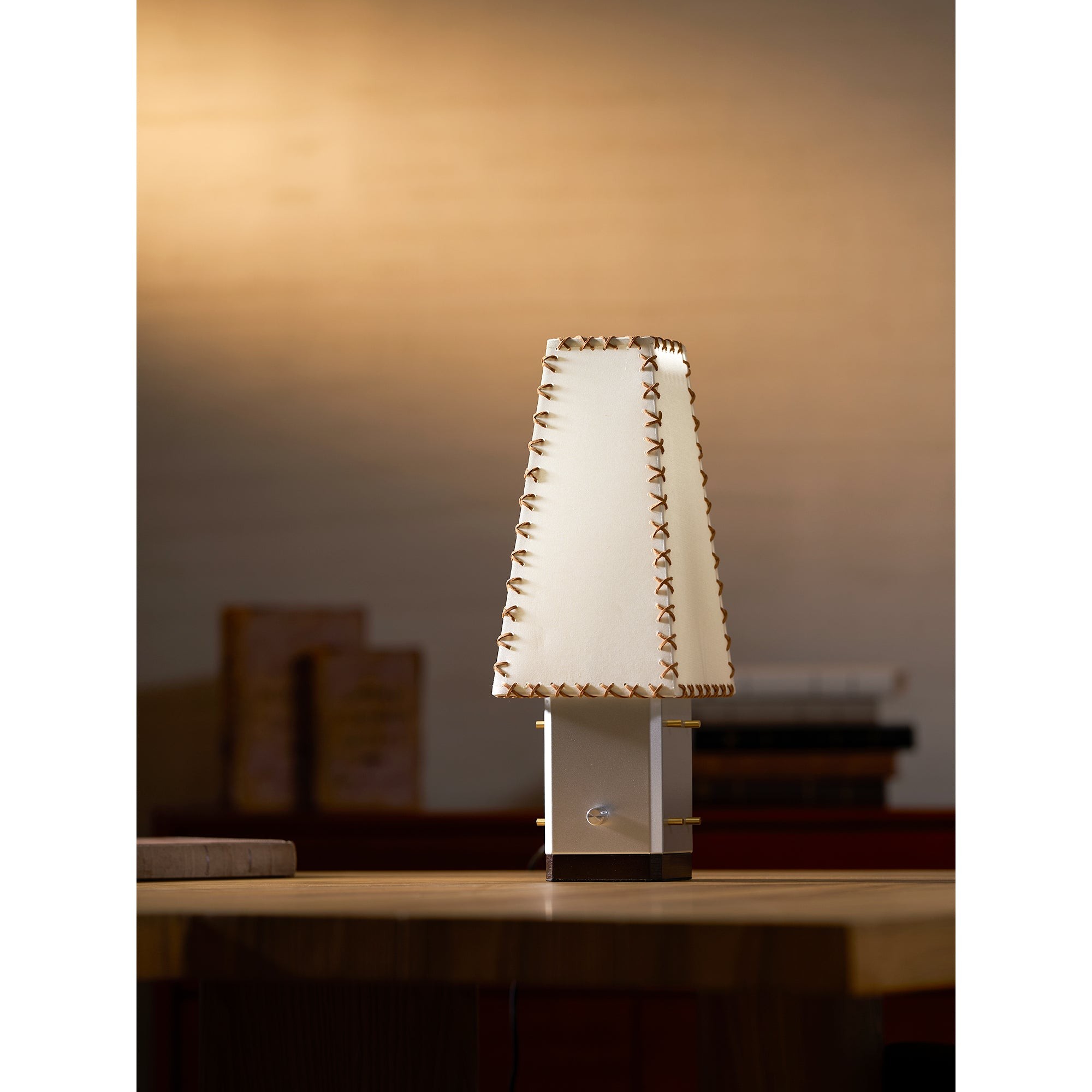 Tafellamp van perkament HL3230