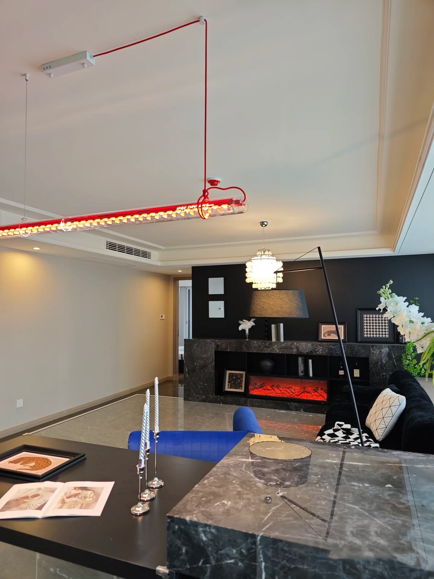 Buisvormige lineaire LED-hanglamp HL3249