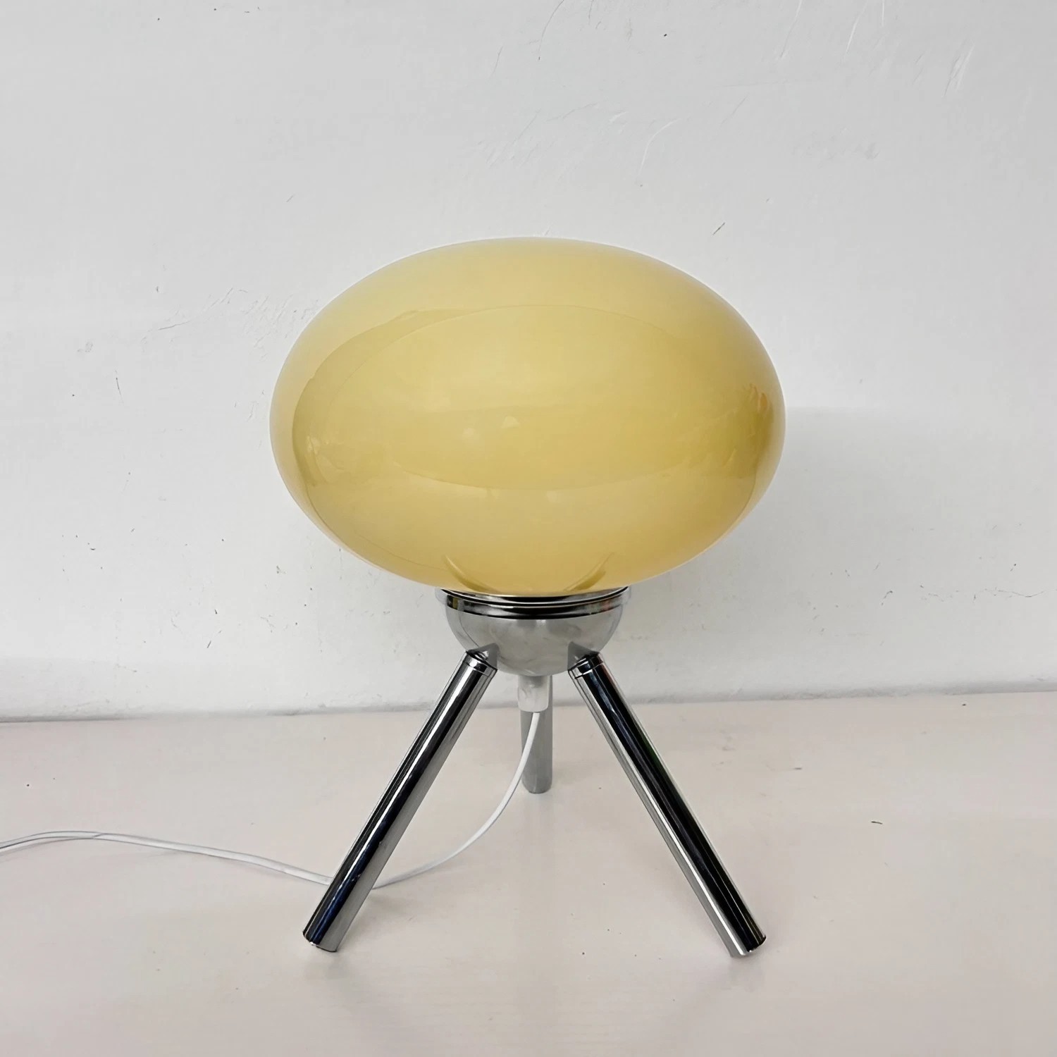 Lollipop moderne Bauhaus glazen driepoot tafellamp HL96