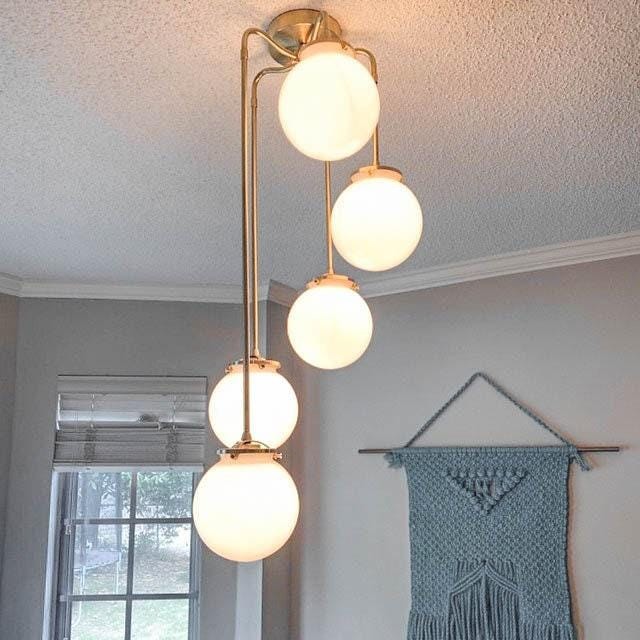 Glorica Glazen Kroonluchter met 5 Bolvormige Lampen - Vintage Hanglamp van Messing en Opaalglas HL1681