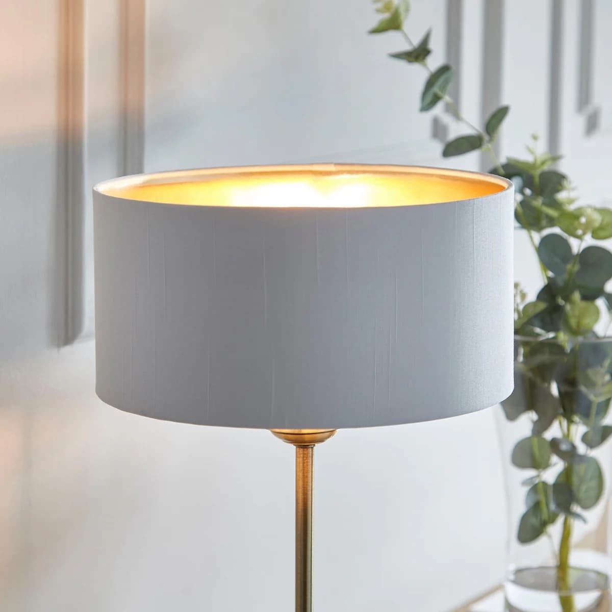 Tela 1-lichts en 3-lichts tafellamp - Modern linnen en metaal voor naast het bed of in de woonkamer HL2043
